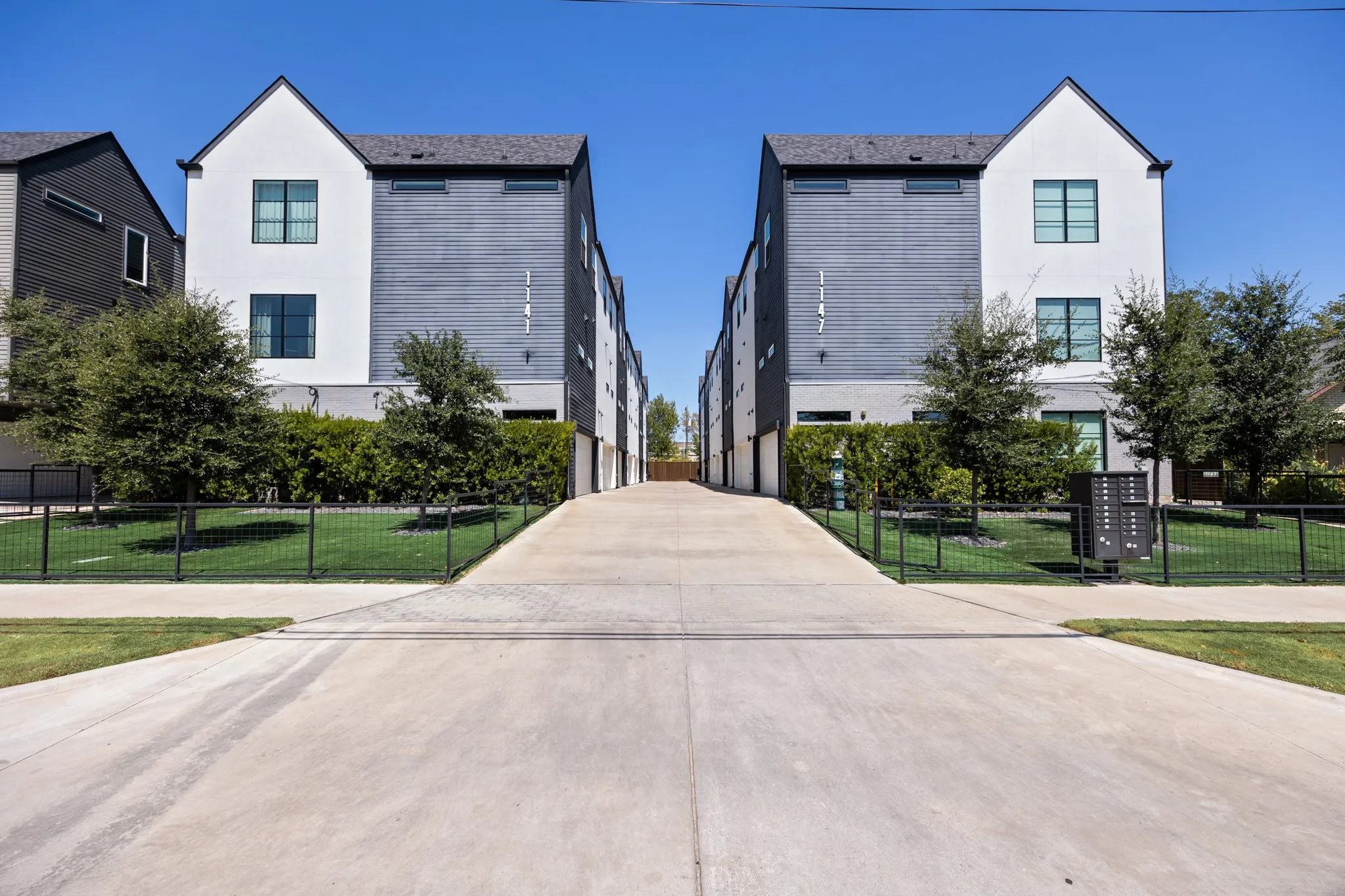 Townhouse For Sale in Dallas County , 1141 N Madison Avenue 105, Dallas, Texas 75208, 2 Bedroom, 3 Bathroom, 2 Garage spaces, 1,627 Sqft, built in 2022, mls#21358039, Real Estate Agent in Dallas, Homes For Sale in Dallas county, Homes For Sale in Dallas, Realtor in Dallas Texas, Real Estate Brokerage Independent Realty Texas, Luminita Cordes Realtor