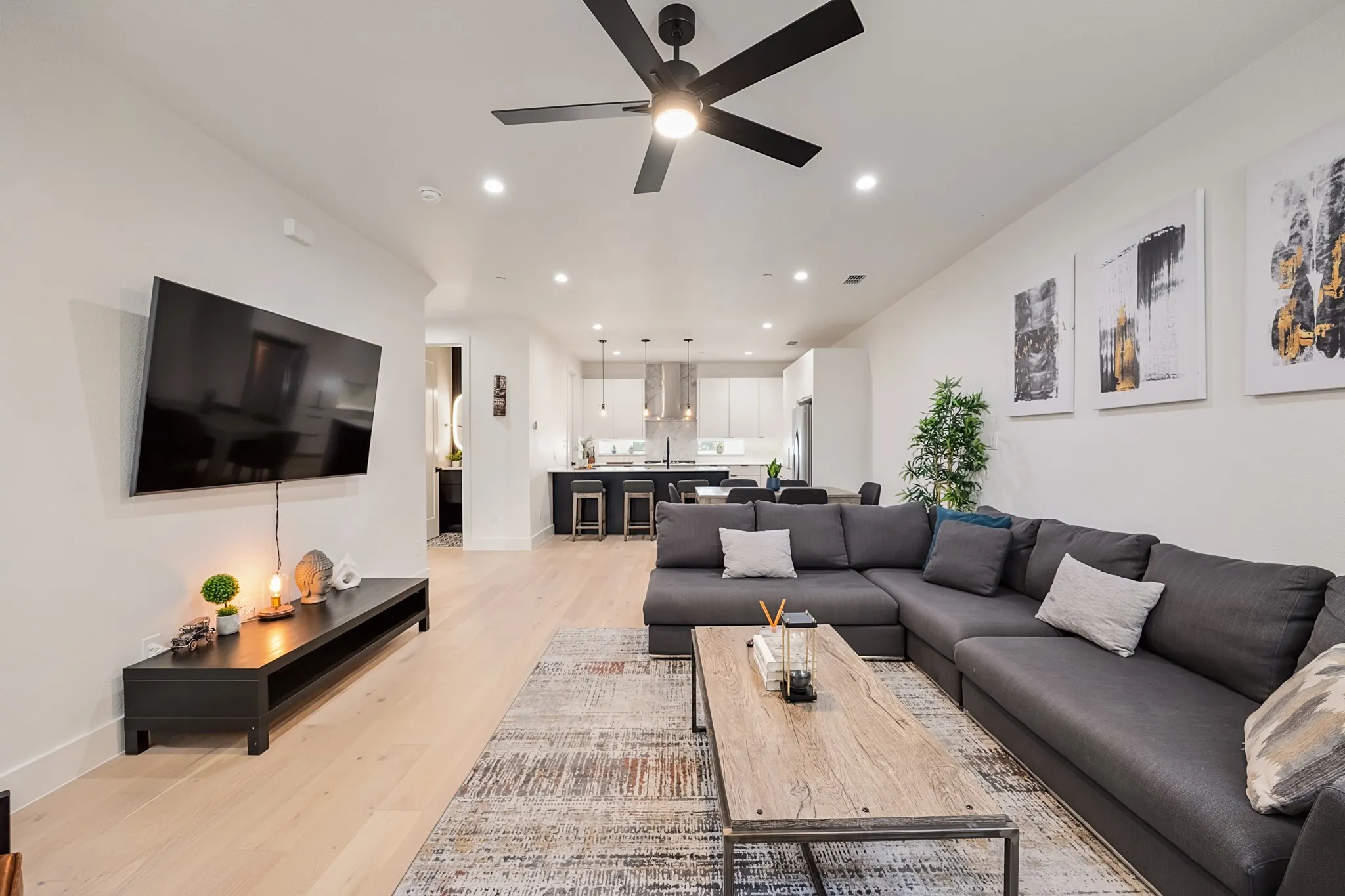 Townhouse For Sale in Dallas County , 1141 N Madison Avenue 105, Dallas, Texas 75208, 2 Bedroom, 3 Bathroom, 2 Garage spaces, 1,627 Sqft, built in 2022, mls#21358039, Real Estate Agent in Dallas, Homes For Sale in Dallas county, Homes For Sale in Dallas, Realtor in Dallas Texas, Real Estate Brokerage Independent Realty Texas, Luminita Cordes Realtor