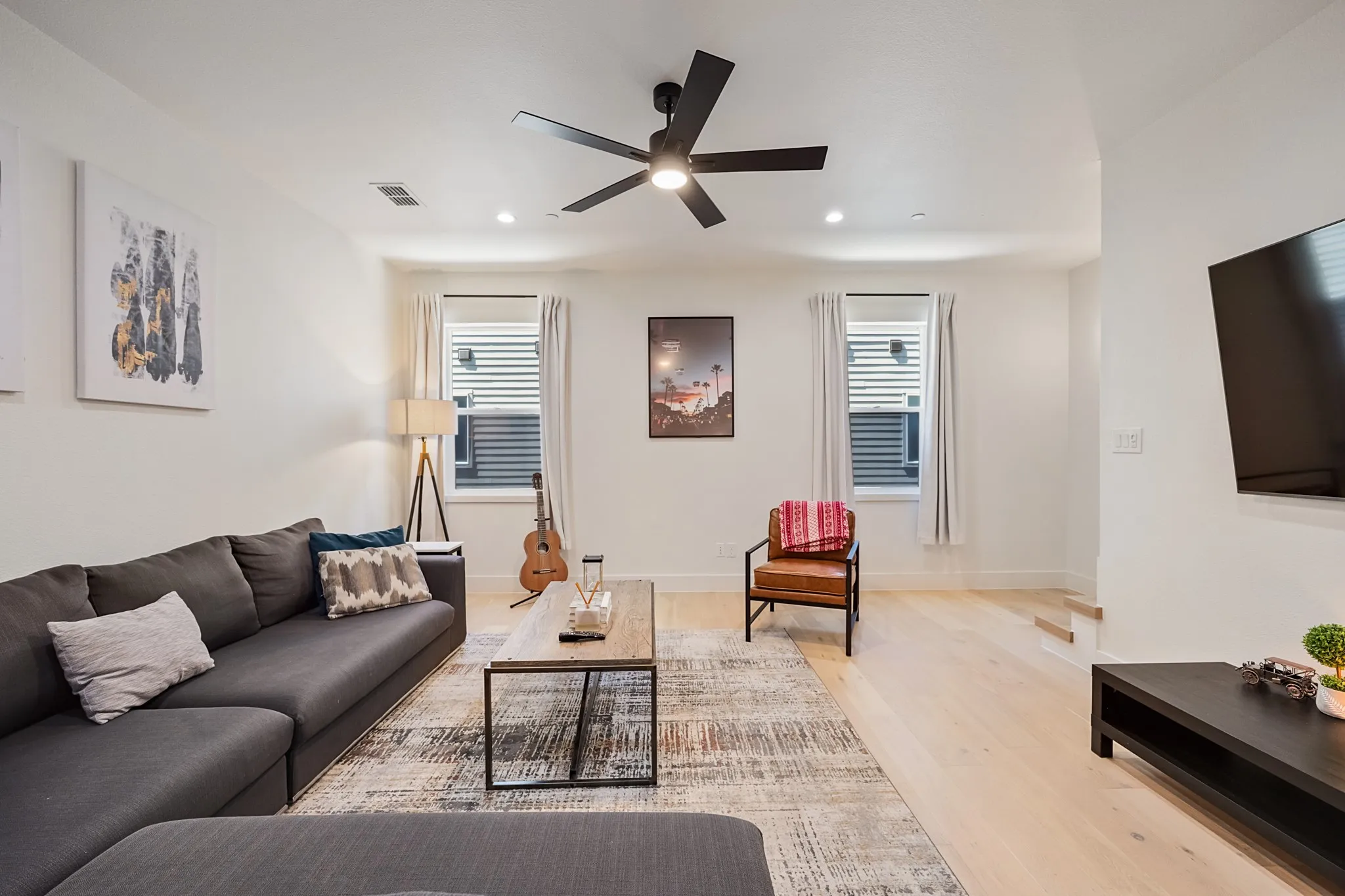 Townhouse For Sale in Dallas County , 1141 N Madison Avenue 105, Dallas, Texas 75208, 2 Bedroom, 3 Bathroom, 2 Garage spaces, 1,627 Sqft, built in 2022, mls#21358039, Real Estate Agent in Dallas, Homes For Sale in Dallas county, Homes For Sale in Dallas, Realtor in Dallas Texas, Real Estate Brokerage Independent Realty Texas, Luminita Cordes Realtor