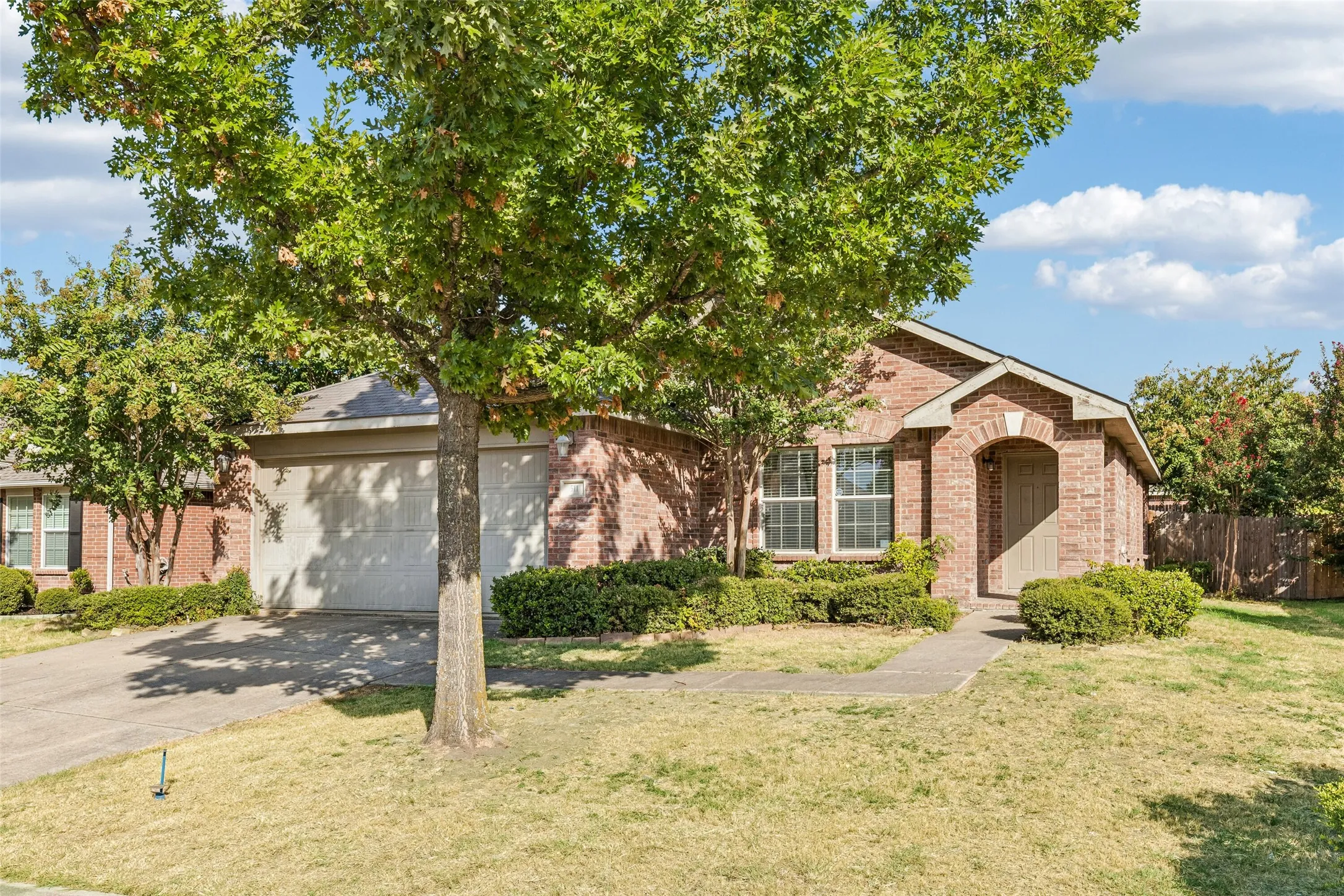 Single Family Residence For Sale in Rockwall County , 511 Blue Sage Drive, Fate, Texas 75087, 3 Bedroom, 2 Bathroom, 2 Garage spaces, 1,507 Sqft, built in 2008, mls#21356944, Real Estate Agent in Fate, Homes For Sale in Rockwall county, Homes For Sale in Fate, Realtor in Fate Texas, Real Estate Brokerage Independent Realty Texas, Luminita Cordes Realtor