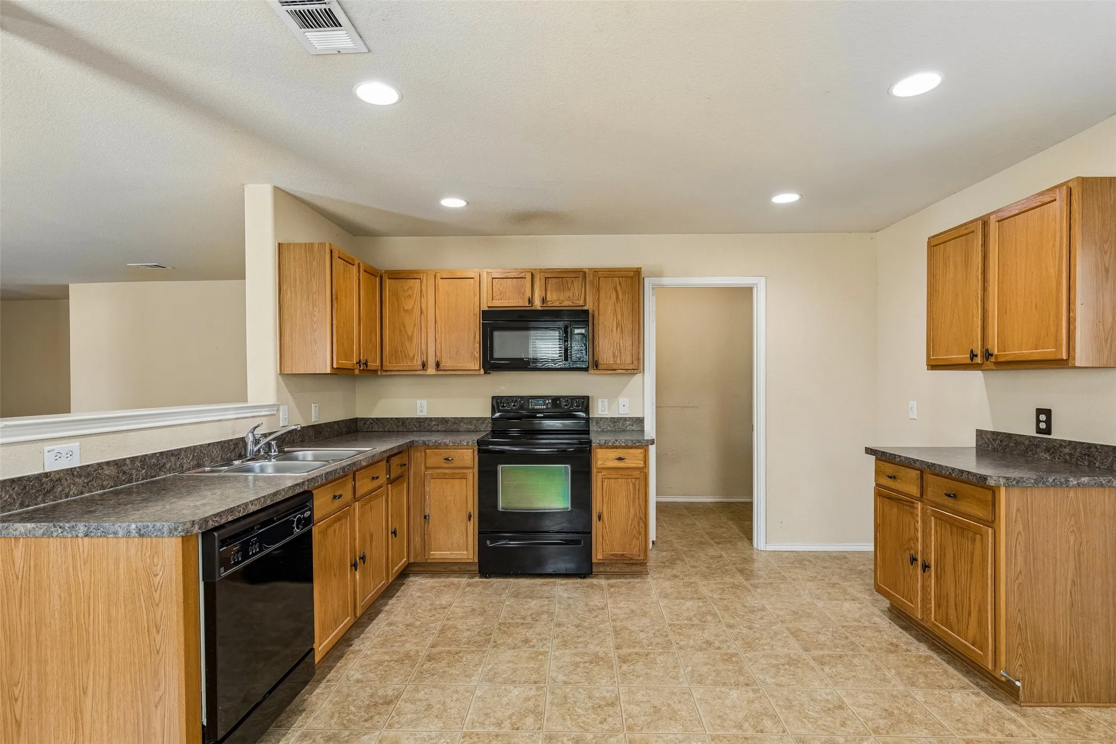 Single Family Residence For Sale in Rockwall County , 511 Blue Sage Drive, Fate, Texas 75087, 3 Bedroom, 2 Bathroom, 2 Garage spaces, 1,507 Sqft, built in 2008, mls#21356944, Real Estate Agent in Fate, Homes For Sale in Rockwall county, Homes For Sale in Fate, Realtor in Fate Texas, Real Estate Brokerage Independent Realty Texas, Luminita Cordes Realtor