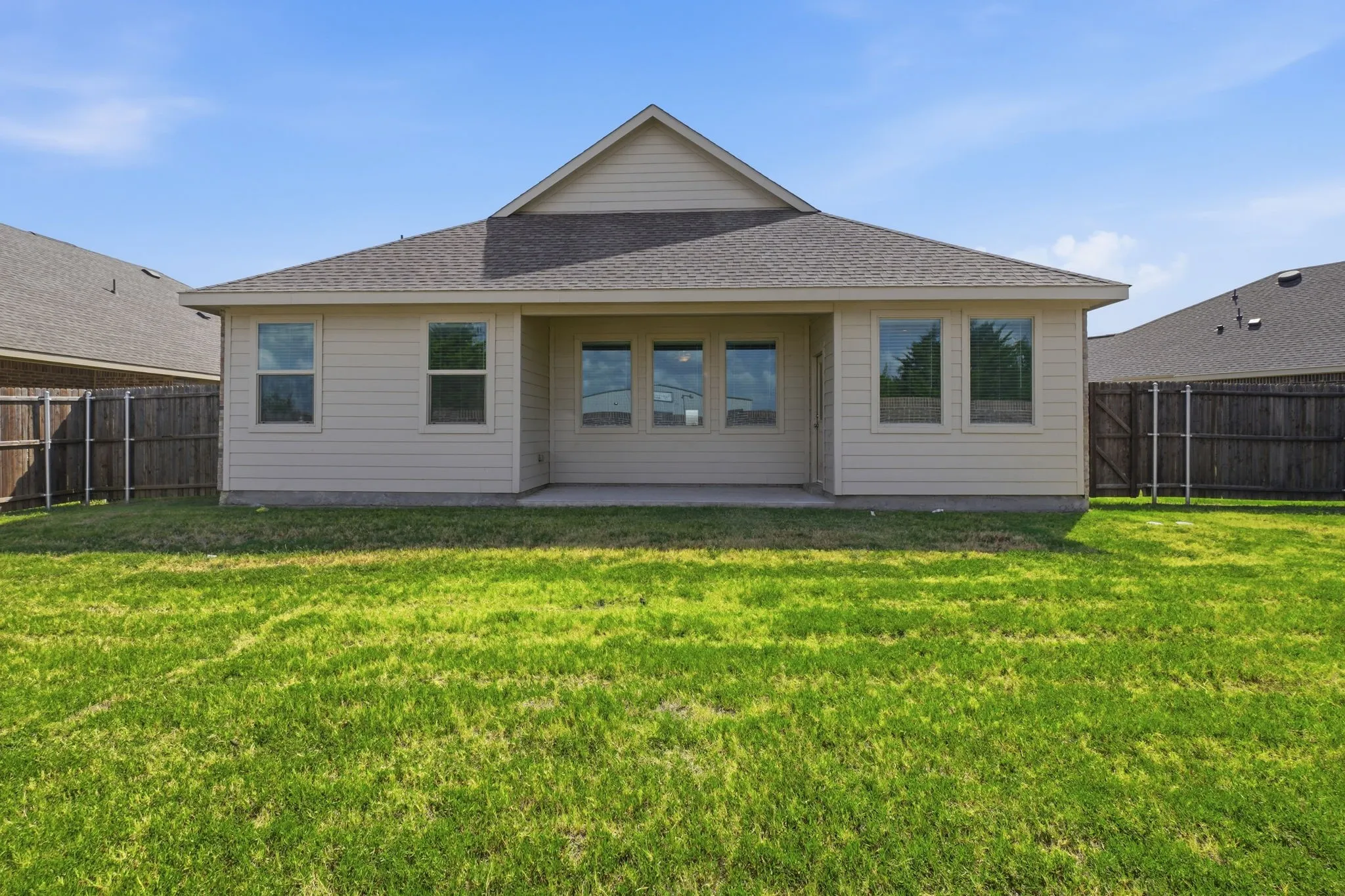 Single Family Residence For Sale in Rockwall County , 605 Fitzroy Lane, Fate, Texas 75189, 4 Bedroom, 3 Bathroom, 2 Garage spaces, 2,315 Sqft, built in 2020, mls#21356073, Real Estate Agent in Fate, Homes For Sale in Rockwall county, Homes For Sale in Fate, Realtor in Fate Texas, Real Estate Brokerage Independent Realty Texas, Luminita Cordes Realtor