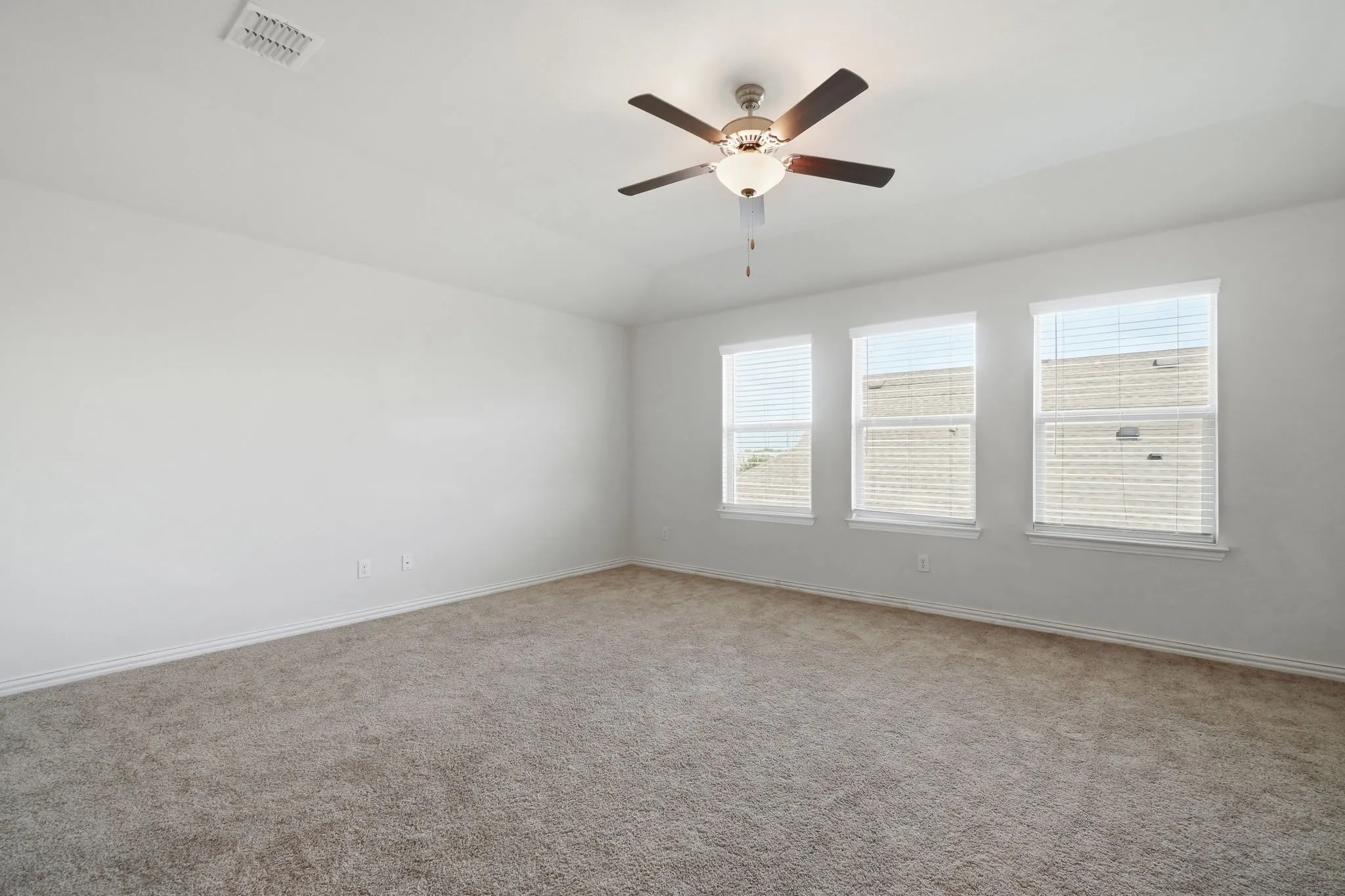 Single Family Residence For Sale in Rockwall County , 605 Fitzroy Lane, Fate, Texas 75189, 4 Bedroom, 3 Bathroom, 2 Garage spaces, 2,315 Sqft, built in 2020, mls#21356073, Real Estate Agent in Fate, Homes For Sale in Rockwall county, Homes For Sale in Fate, Realtor in Fate Texas, Real Estate Brokerage Independent Realty Texas, Luminita Cordes Realtor