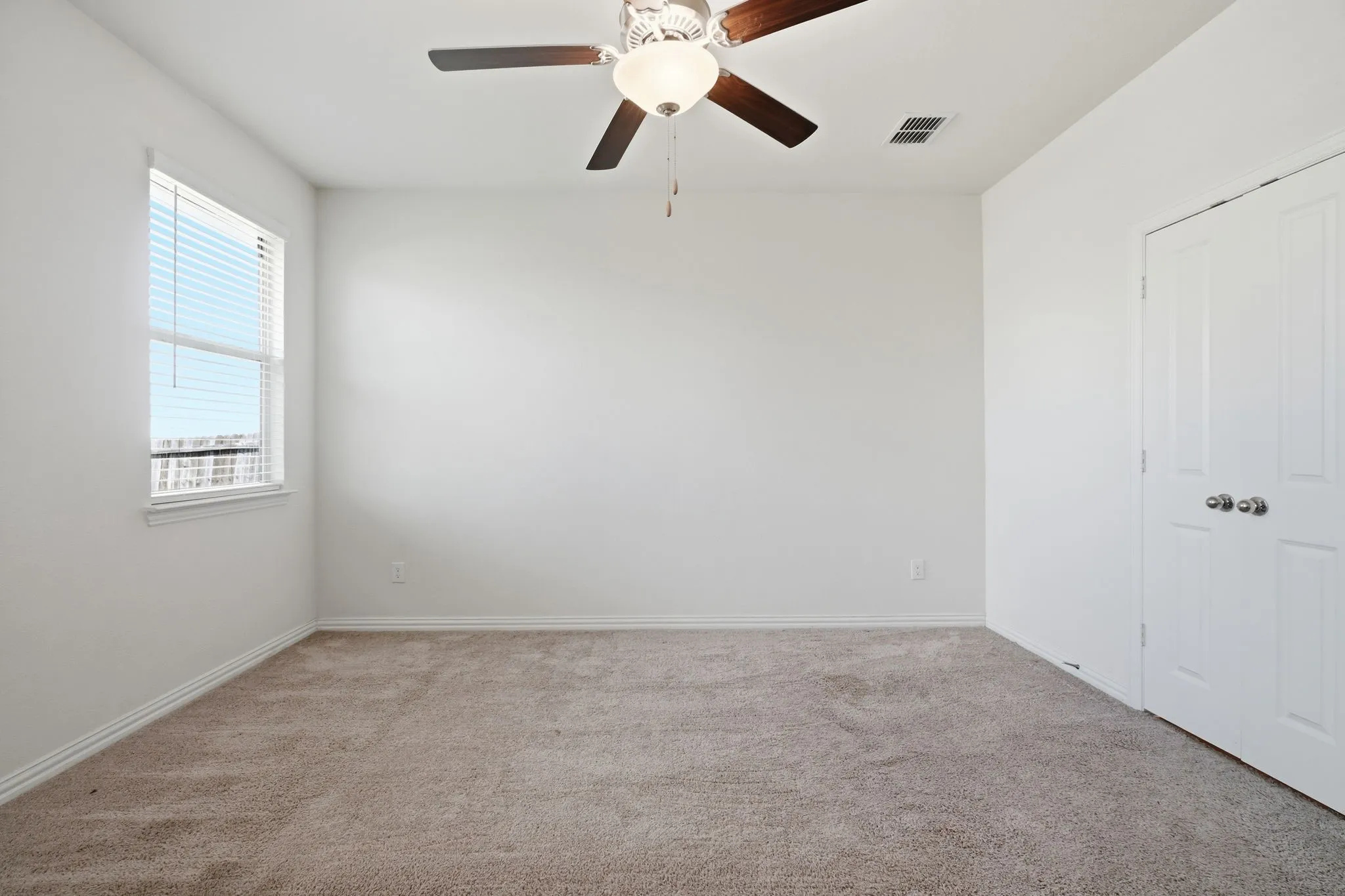 Single Family Residence For Sale in Rockwall County , 605 Fitzroy Lane, Fate, Texas 75189, 4 Bedroom, 3 Bathroom, 2 Garage spaces, 2,315 Sqft, built in 2020, mls#21356073, Real Estate Agent in Fate, Homes For Sale in Rockwall county, Homes For Sale in Fate, Realtor in Fate Texas, Real Estate Brokerage Independent Realty Texas, Luminita Cordes Realtor