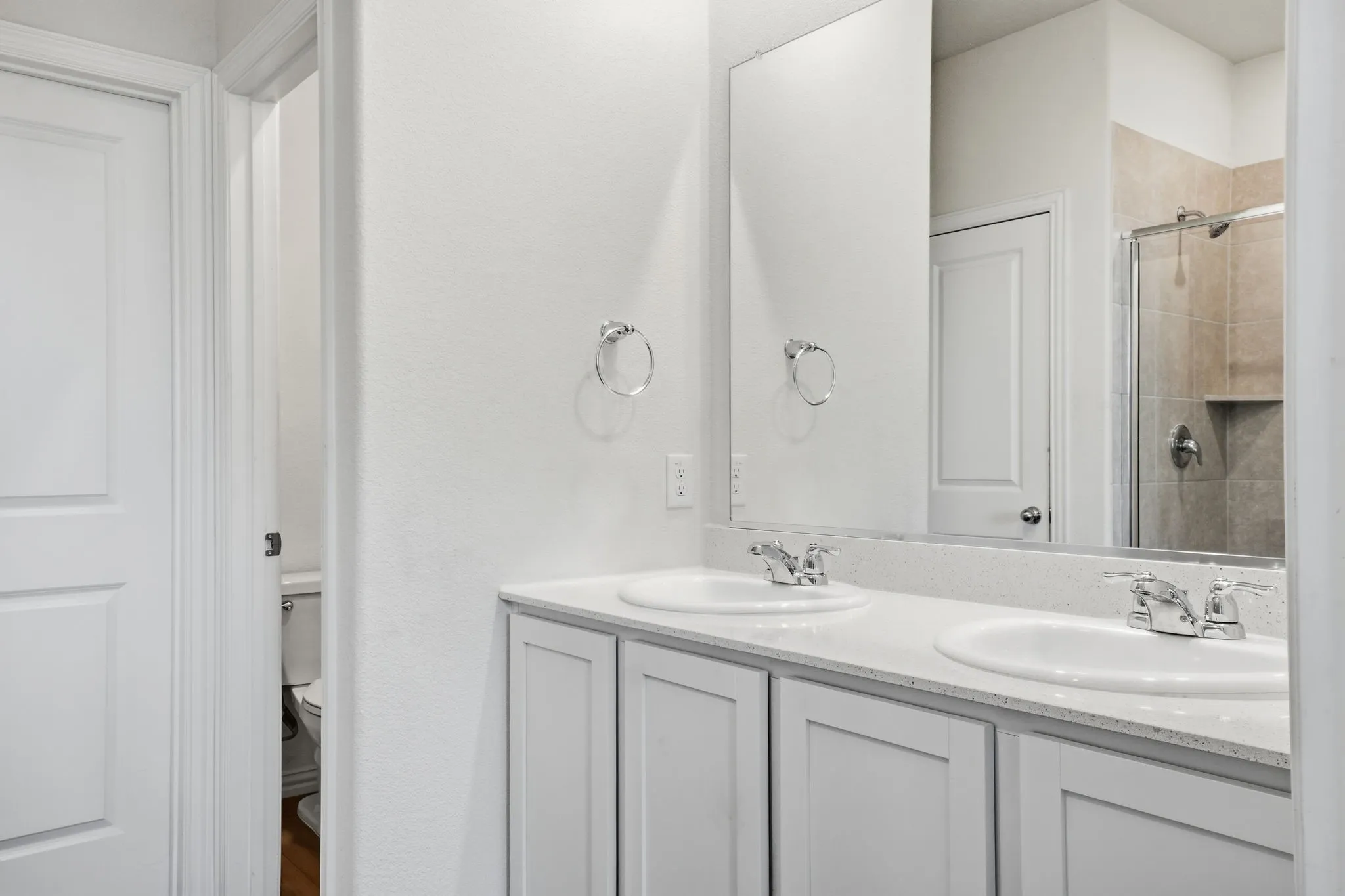 Single Family Residence For Sale in Rockwall County , 605 Fitzroy Lane, Fate, Texas 75189, 4 Bedroom, 3 Bathroom, 2 Garage spaces, 2,315 Sqft, built in 2020, mls#21356073, Real Estate Agent in Fate, Homes For Sale in Rockwall county, Homes For Sale in Fate, Realtor in Fate Texas, Real Estate Brokerage Independent Realty Texas, Luminita Cordes Realtor