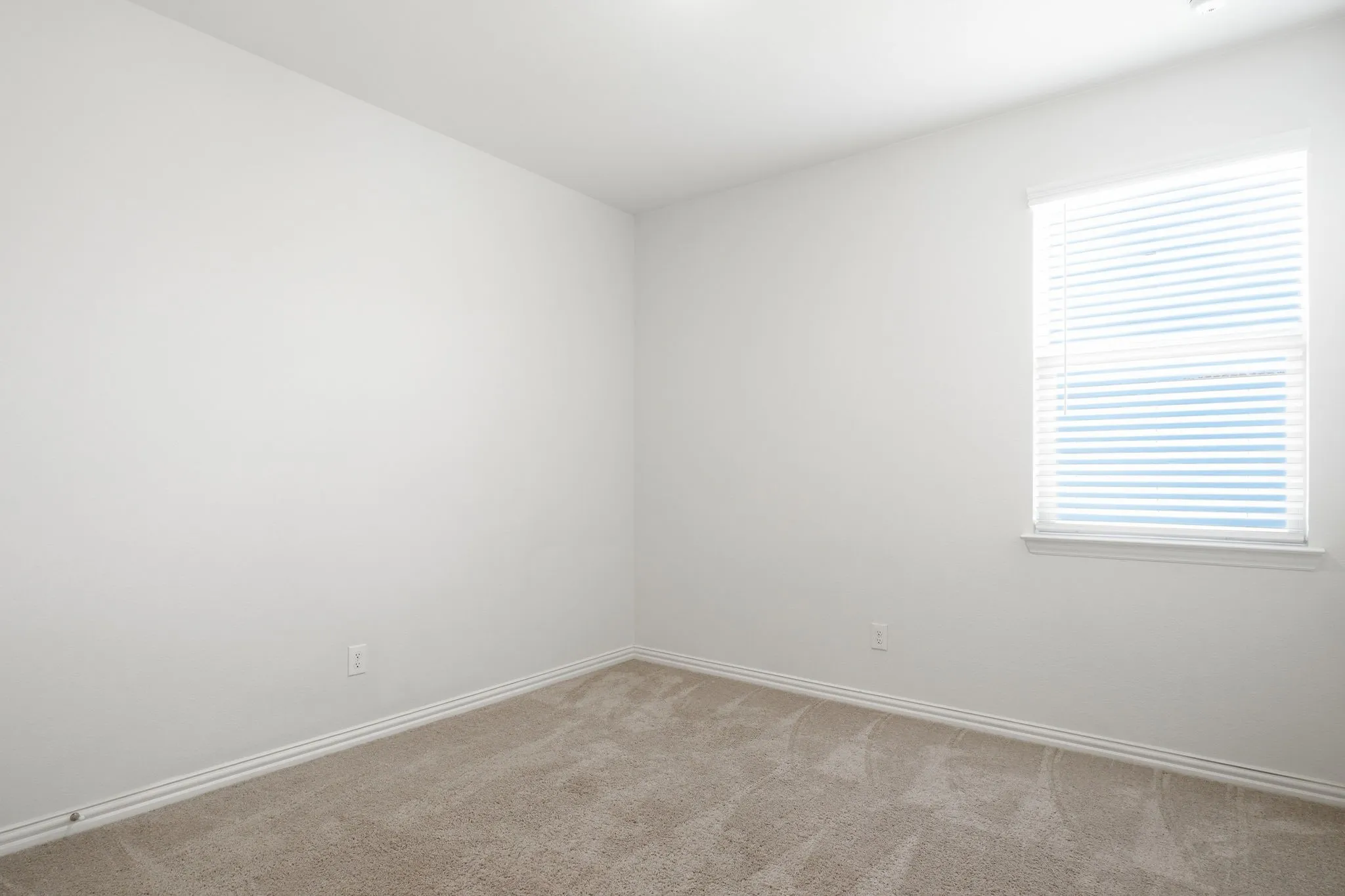 Single Family Residence For Sale in Rockwall County , 605 Fitzroy Lane, Fate, Texas 75189, 4 Bedroom, 3 Bathroom, 2 Garage spaces, 2,315 Sqft, built in 2020, mls#21356073, Real Estate Agent in Fate, Homes For Sale in Rockwall county, Homes For Sale in Fate, Realtor in Fate Texas, Real Estate Brokerage Independent Realty Texas, Luminita Cordes Realtor