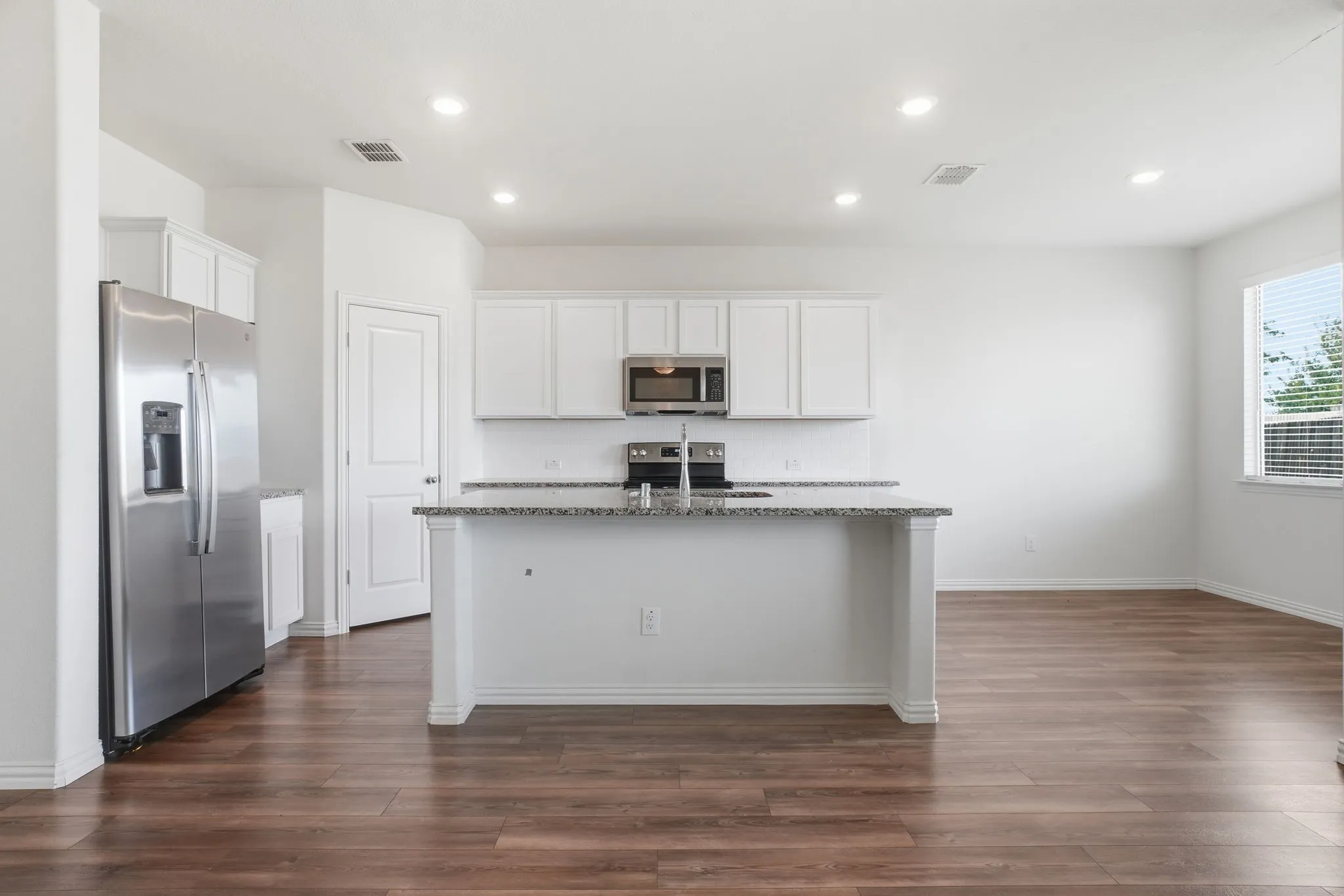 Single Family Residence For Sale in Rockwall County , 605 Fitzroy Lane, Fate, Texas 75189, 4 Bedroom, 3 Bathroom, 2 Garage spaces, 2,315 Sqft, built in 2020, mls#21356073, Real Estate Agent in Fate, Homes For Sale in Rockwall county, Homes For Sale in Fate, Realtor in Fate Texas, Real Estate Brokerage Independent Realty Texas, Luminita Cordes Realtor