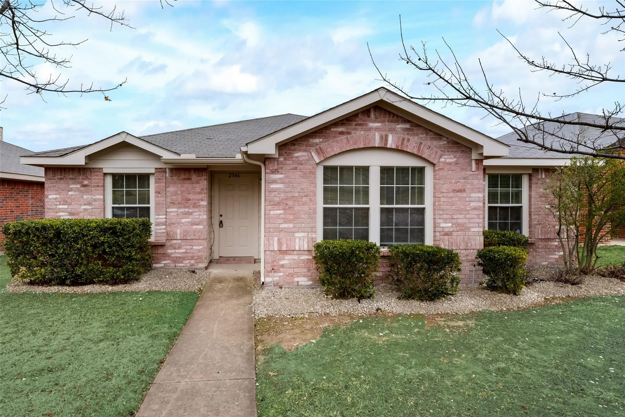 Single Family Residence For Rent in Dallas County , 2946 Midbury Drive, Lancaster, Texas 75134, 3 Bedroom, 3 Bathroom, 2 Garage spaces, 1,686 Sqft, built in 2005, Price $1,999, mls#21358066, Real Estate Agent in Lancaster, Homes For Rent in Dallas county, Homes For Rent in Lancaster, Realtor in Lancaster Texas, Real Estate Brokerage Independent Realty Texas, Luminita Cordes Realtor