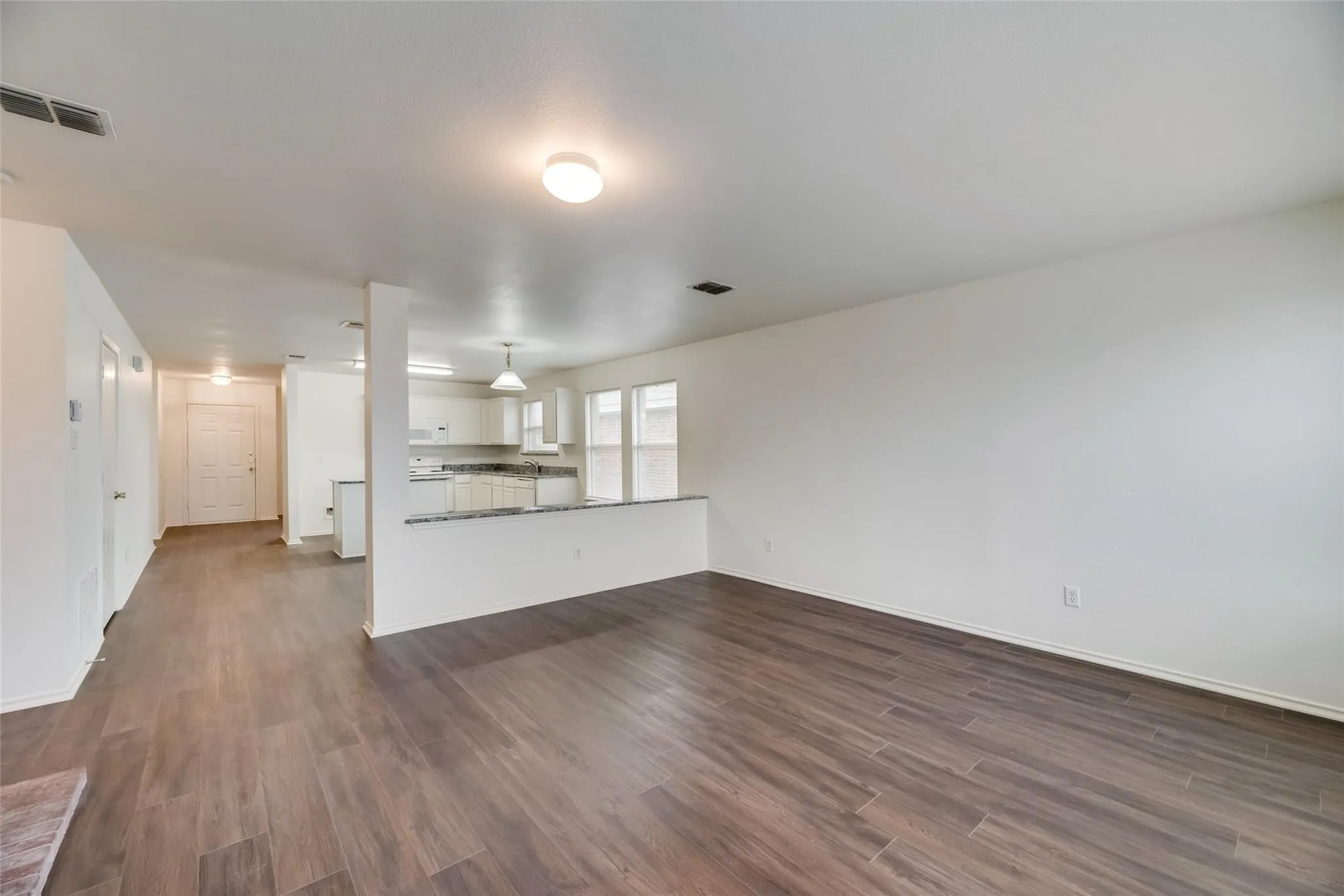 Single Family Residence For Rent in Dallas County , 2946 Midbury Drive, Lancaster, Texas 75134, 3 Bedroom, 3 Bathroom, 2 Garage spaces, 1,686 Sqft, built in 2005, Price $1,999, mls#21358066, Real Estate Agent in Lancaster, Homes For Rent in Dallas county, Homes For Rent in Lancaster, Realtor in Lancaster Texas, Real Estate Brokerage Independent Realty Texas, Luminita Cordes Realtor