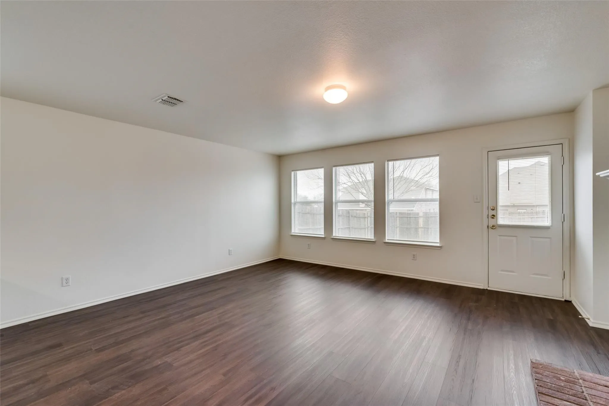 Single Family Residence For Rent in Dallas County , 2946 Midbury Drive, Lancaster, Texas 75134, 3 Bedroom, 3 Bathroom, 2 Garage spaces, 1,686 Sqft, built in 2005, Price $1,999, mls#21358066, Real Estate Agent in Lancaster, Homes For Rent in Dallas county, Homes For Rent in Lancaster, Realtor in Lancaster Texas, Real Estate Brokerage Independent Realty Texas, Luminita Cordes Realtor