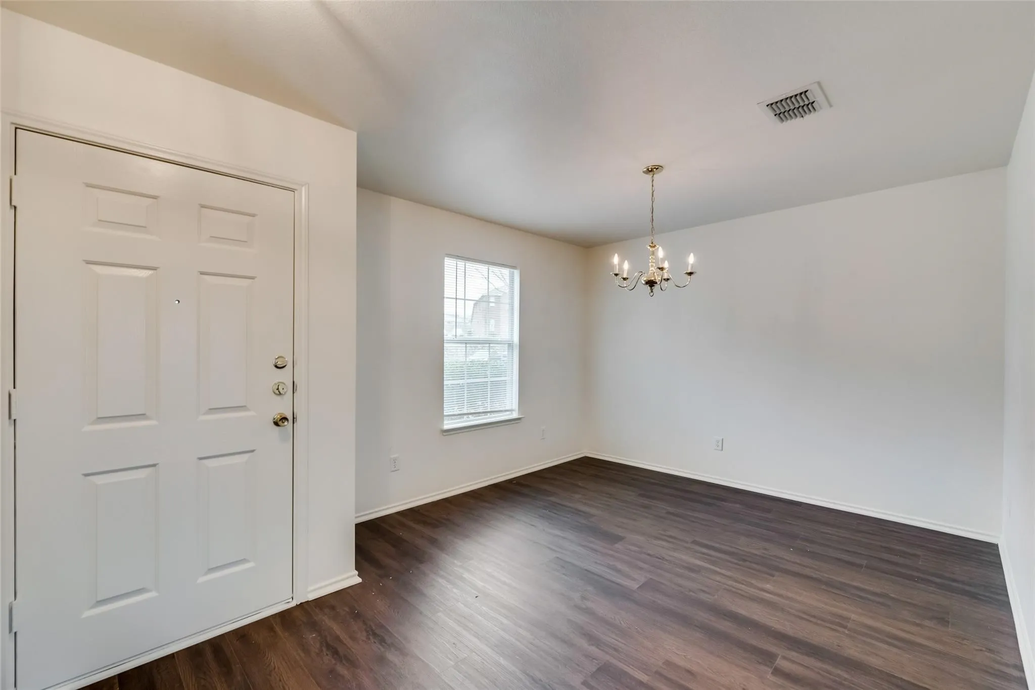 Single Family Residence For Rent in Dallas County , 2946 Midbury Drive, Lancaster, Texas 75134, 3 Bedroom, 3 Bathroom, 2 Garage spaces, 1,686 Sqft, built in 2005, Price $1,999, mls#21358066, Real Estate Agent in Lancaster, Homes For Rent in Dallas county, Homes For Rent in Lancaster, Realtor in Lancaster Texas, Real Estate Brokerage Independent Realty Texas, Luminita Cordes Realtor