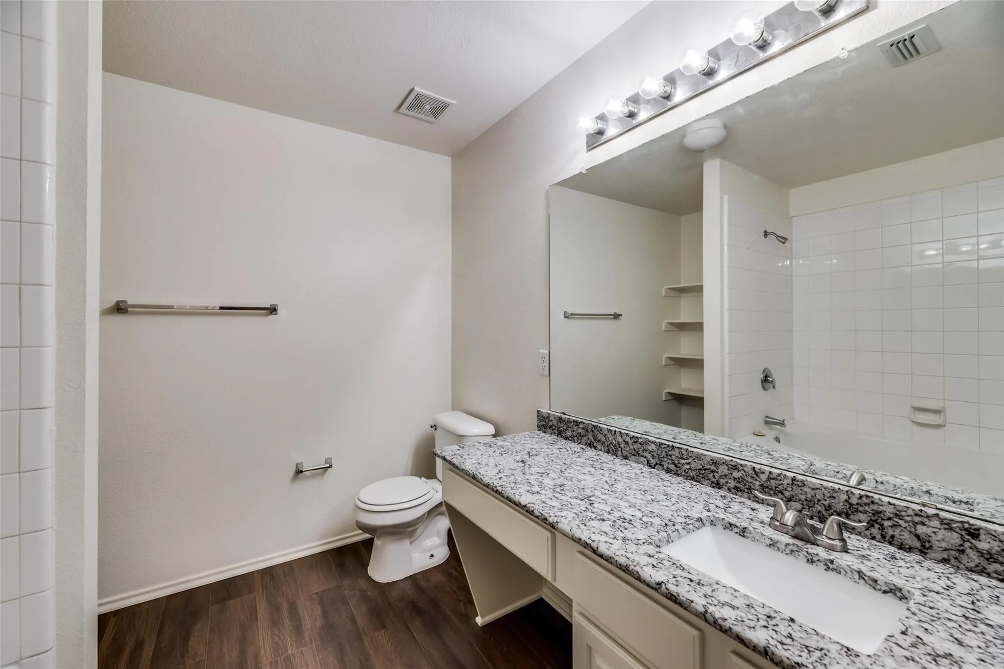 Single Family Residence For Rent in Dallas County , 2946 Midbury Drive, Lancaster, Texas 75134, 3 Bedroom, 3 Bathroom, 2 Garage spaces, 1,686 Sqft, built in 2005, Price $1,999, mls#21358066, Real Estate Agent in Lancaster, Homes For Rent in Dallas county, Homes For Rent in Lancaster, Realtor in Lancaster Texas, Real Estate Brokerage Independent Realty Texas, Luminita Cordes Realtor