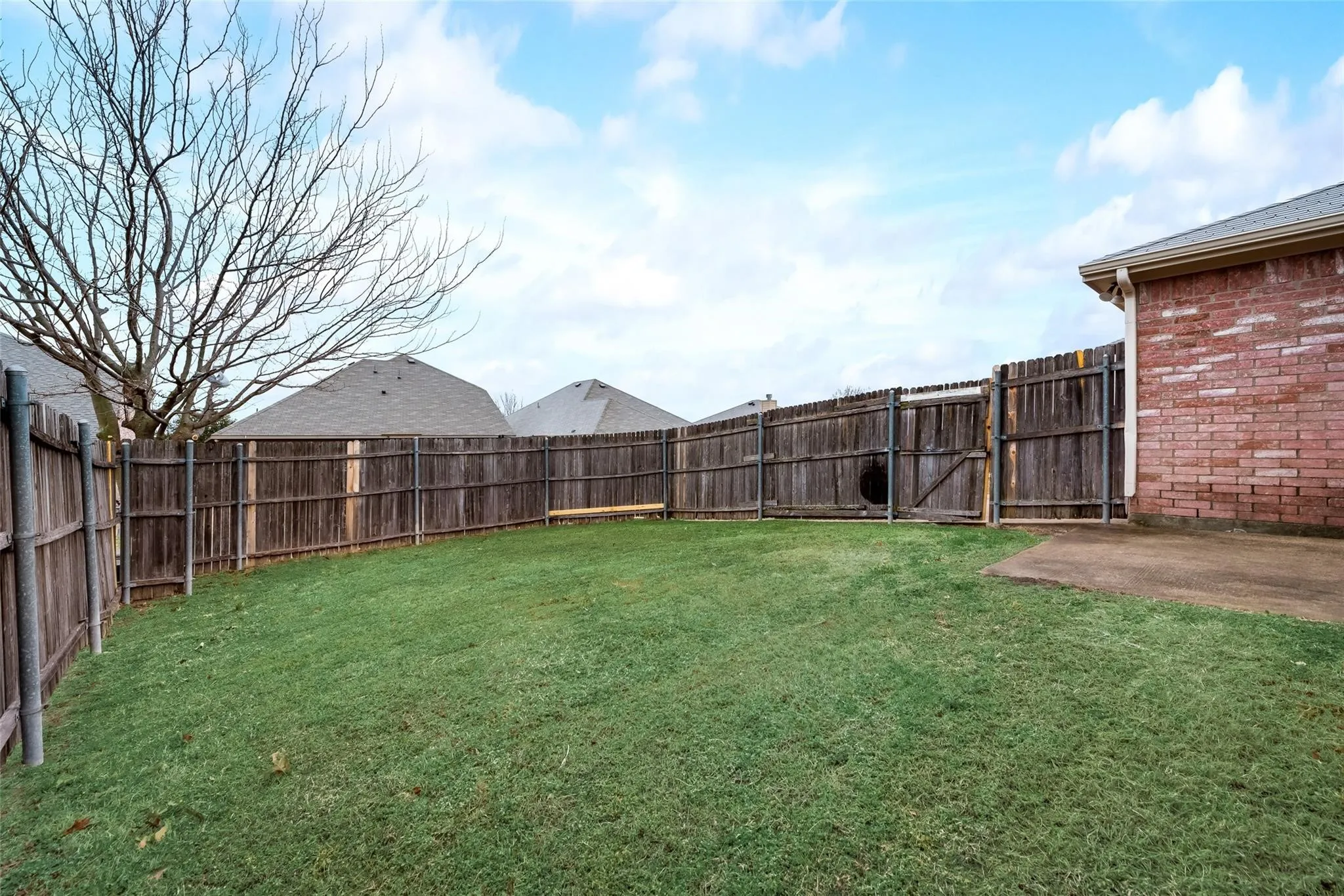 Single Family Residence For Rent in Dallas County , 2946 Midbury Drive, Lancaster, Texas 75134, 3 Bedroom, 3 Bathroom, 2 Garage spaces, 1,686 Sqft, built in 2005, Price $1,999, mls#21358066, Real Estate Agent in Lancaster, Homes For Rent in Dallas county, Homes For Rent in Lancaster, Realtor in Lancaster Texas, Real Estate Brokerage Independent Realty Texas, Luminita Cordes Realtor