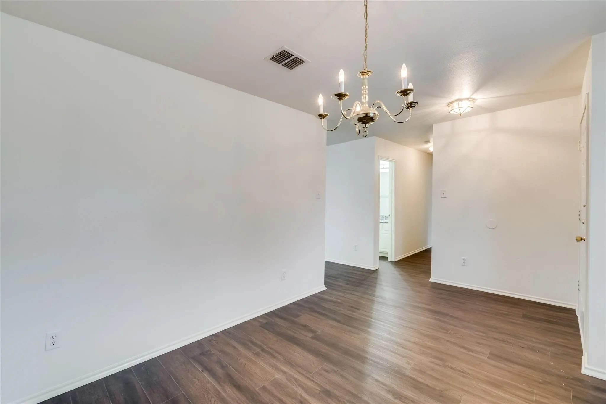 Single Family Residence For Rent in Dallas County , 2946 Midbury Drive, Lancaster, Texas 75134, 3 Bedroom, 3 Bathroom, 2 Garage spaces, 1,686 Sqft, built in 2005, Price $1,999, mls#21358066, Real Estate Agent in Lancaster, Homes For Rent in Dallas county, Homes For Rent in Lancaster, Realtor in Lancaster Texas, Real Estate Brokerage Independent Realty Texas, Luminita Cordes Realtor