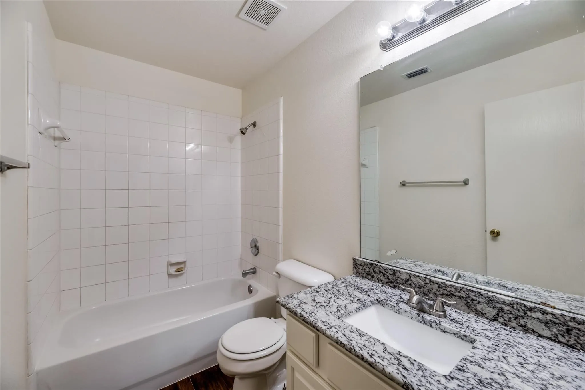 Single Family Residence For Rent in Dallas County , 2946 Midbury Drive, Lancaster, Texas 75134, 3 Bedroom, 3 Bathroom, 2 Garage spaces, 1,686 Sqft, built in 2005, Price $1,999, mls#21358066, Real Estate Agent in Lancaster, Homes For Rent in Dallas county, Homes For Rent in Lancaster, Realtor in Lancaster Texas, Real Estate Brokerage Independent Realty Texas, Luminita Cordes Realtor