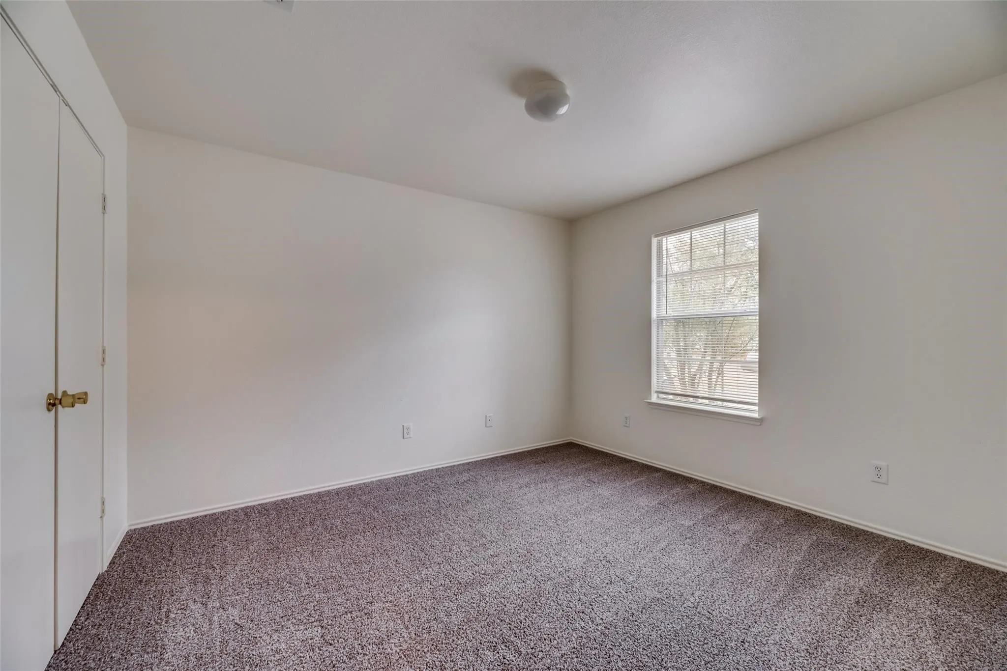 Single Family Residence For Rent in Dallas County , 2946 Midbury Drive, Lancaster, Texas 75134, 3 Bedroom, 3 Bathroom, 2 Garage spaces, 1,686 Sqft, built in 2005, Price $1,999, mls#21358066, Real Estate Agent in Lancaster, Homes For Rent in Dallas county, Homes For Rent in Lancaster, Realtor in Lancaster Texas, Real Estate Brokerage Independent Realty Texas, Luminita Cordes Realtor