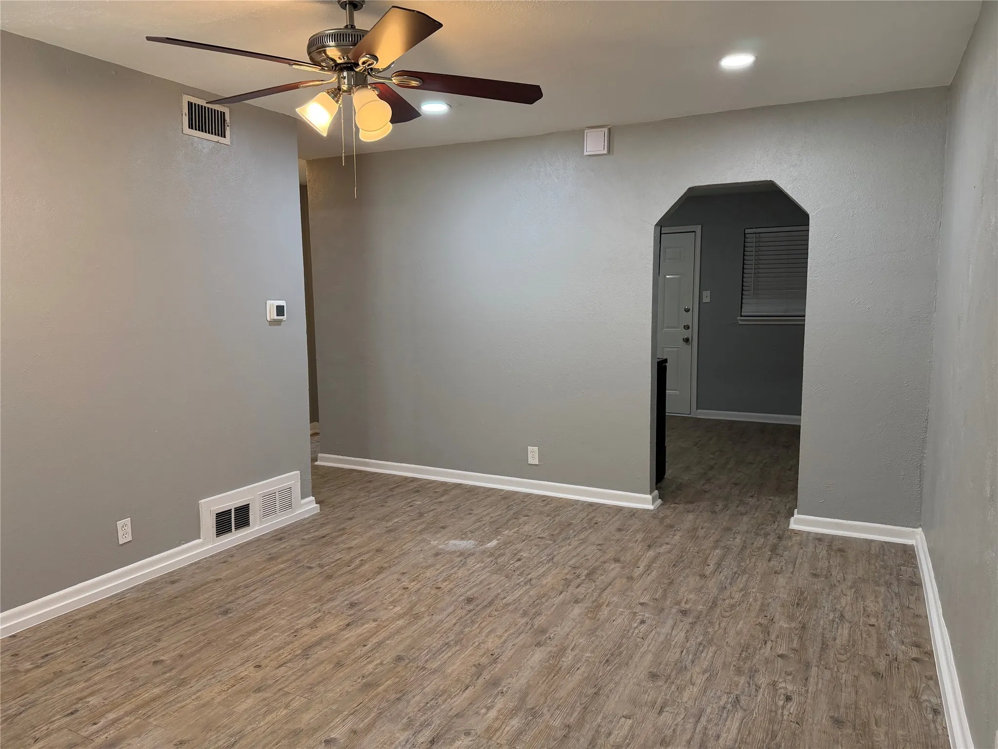 Duplex For Rent in Tarrant County , 2505 Normont Circle, Fort Worth, Texas 76103, 2 Bedroom, 1 Bathroom, 1 Garage spaces, 784 Sqft, built in 1954, mls#21351607, Real Estate Agent in Fort Worth, Homes For Rent in Tarrant county, Homes For Rent in Fort Worth, Realtor in Fort Worth Texas, Real Estate Brokerage Independent Realty Texas, Luminita Cordes Realtor