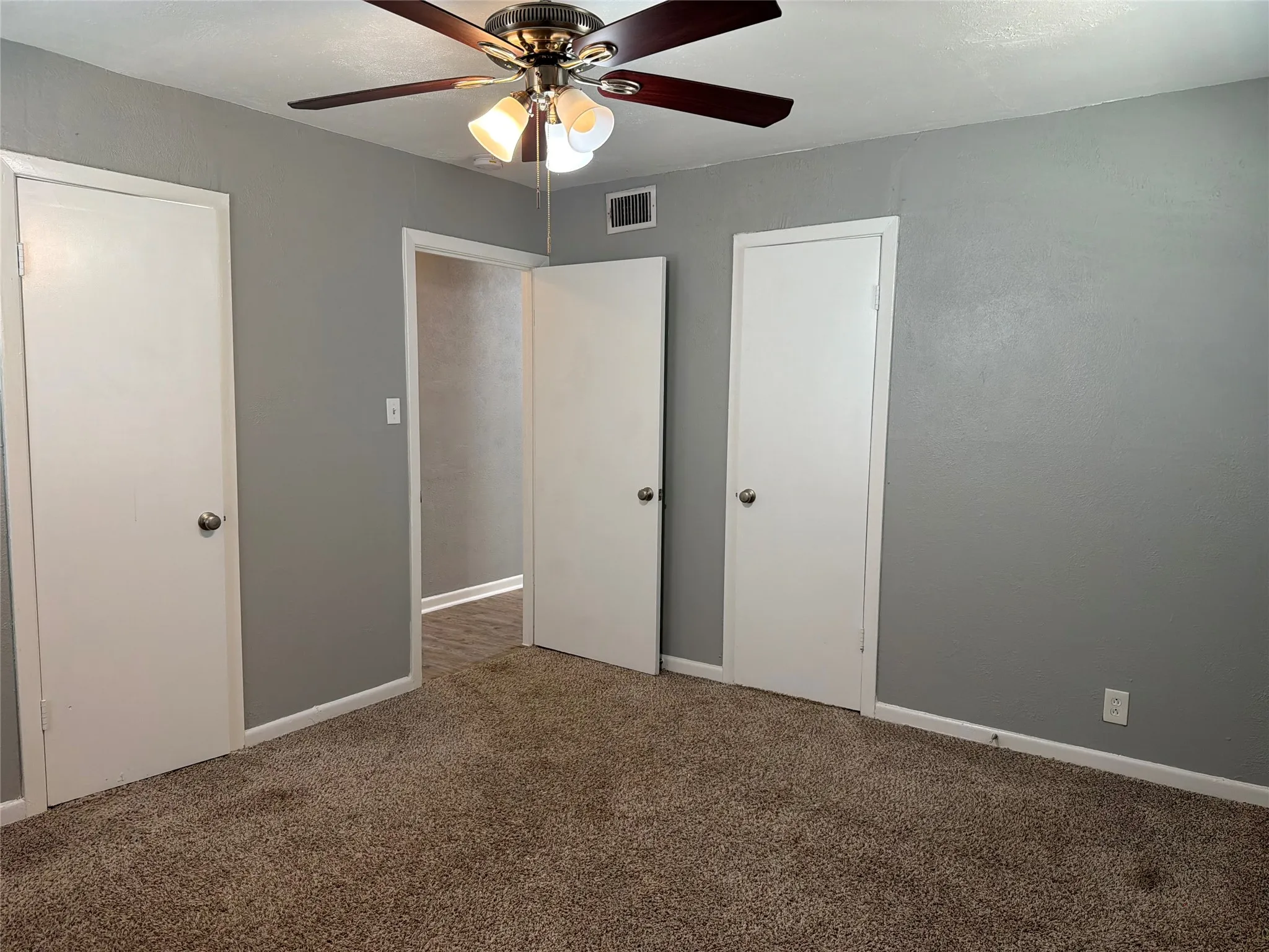 Duplex For Rent in Tarrant County , 2505 Normont Circle, Fort Worth, Texas 76103, 2 Bedroom, 1 Bathroom, 1 Garage spaces, 784 Sqft, built in 1954, mls#21351607, Real Estate Agent in Fort Worth, Homes For Rent in Tarrant county, Homes For Rent in Fort Worth, Realtor in Fort Worth Texas, Real Estate Brokerage Independent Realty Texas, Luminita Cordes Realtor