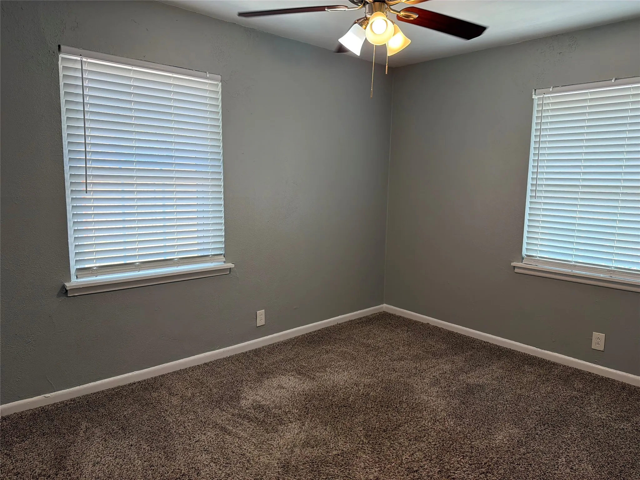 Duplex For Rent in Tarrant County , 2505 Normont Circle, Fort Worth, Texas 76103, 2 Bedroom, 1 Bathroom, 1 Garage spaces, 784 Sqft, built in 1954, mls#21351607, Real Estate Agent in Fort Worth, Homes For Rent in Tarrant county, Homes For Rent in Fort Worth, Realtor in Fort Worth Texas, Real Estate Brokerage Independent Realty Texas, Luminita Cordes Realtor