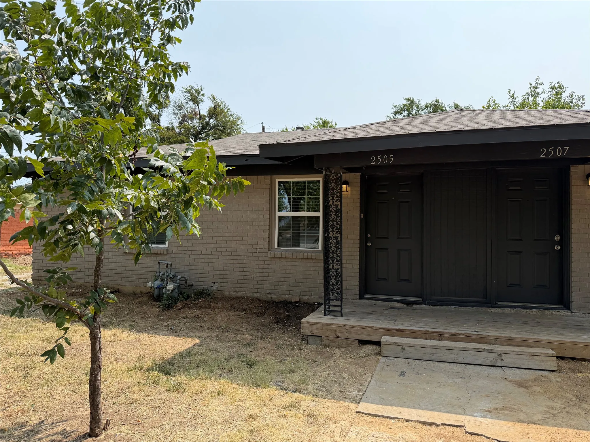 Duplex For Rent in Tarrant County , 2505 Normont Circle, Fort Worth, Texas 76103, 2 Bedroom, 1 Bathroom, 1 Garage spaces, 784 Sqft, built in 1954, mls#21351607, Real Estate Agent in Fort Worth, Homes For Rent in Tarrant county, Homes For Rent in Fort Worth, Realtor in Fort Worth Texas, Real Estate Brokerage Independent Realty Texas, Luminita Cordes Realtor