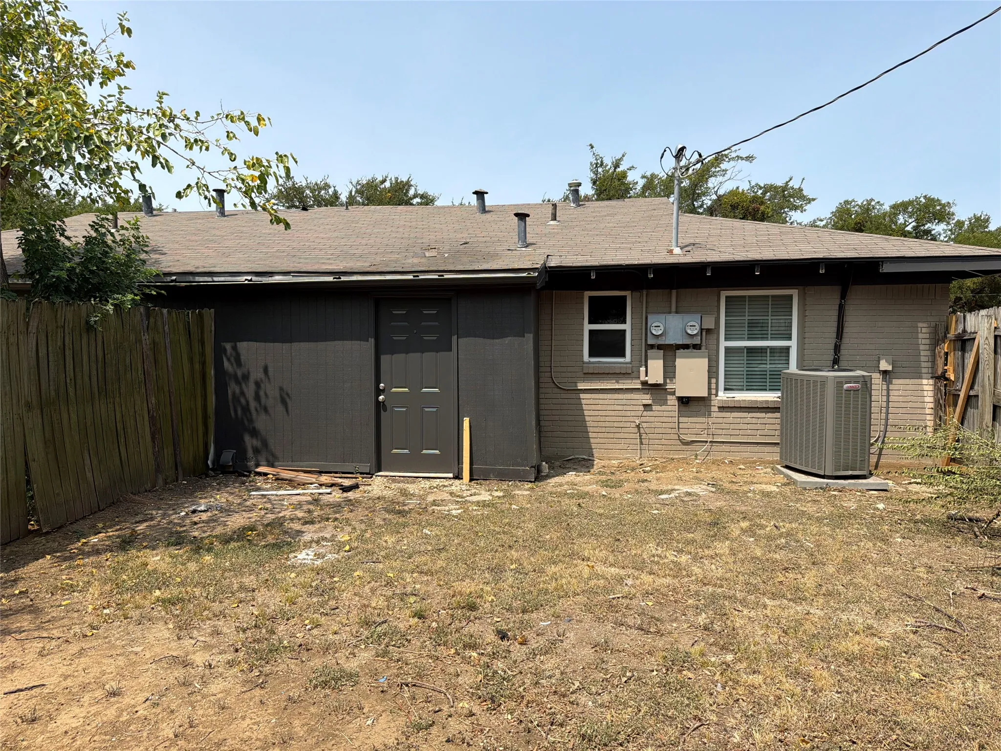Duplex For Rent in Tarrant County , 2505 Normont Circle, Fort Worth, Texas 76103, 2 Bedroom, 1 Bathroom, 1 Garage spaces, 784 Sqft, built in 1954, mls#21351607, Real Estate Agent in Fort Worth, Homes For Rent in Tarrant county, Homes For Rent in Fort Worth, Realtor in Fort Worth Texas, Real Estate Brokerage Independent Realty Texas, Luminita Cordes Realtor