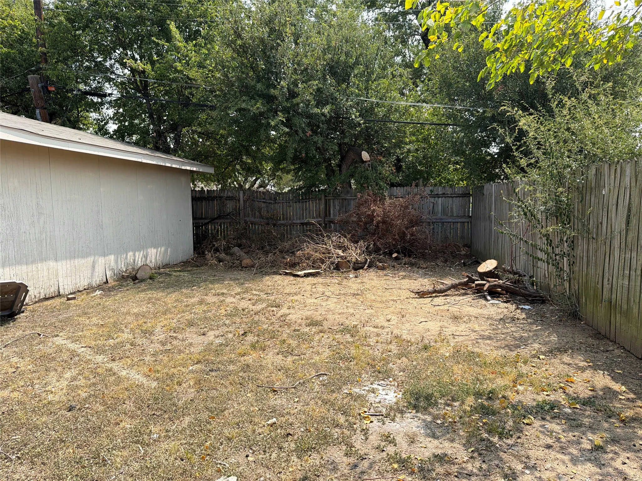 Duplex For Rent in Tarrant County , 2505 Normont Circle, Fort Worth, Texas 76103, 2 Bedroom, 1 Bathroom, 1 Garage spaces, 784 Sqft, built in 1954, mls#21351607, Real Estate Agent in Fort Worth, Homes For Rent in Tarrant county, Homes For Rent in Fort Worth, Realtor in Fort Worth Texas, Real Estate Brokerage Independent Realty Texas, Luminita Cordes Realtor