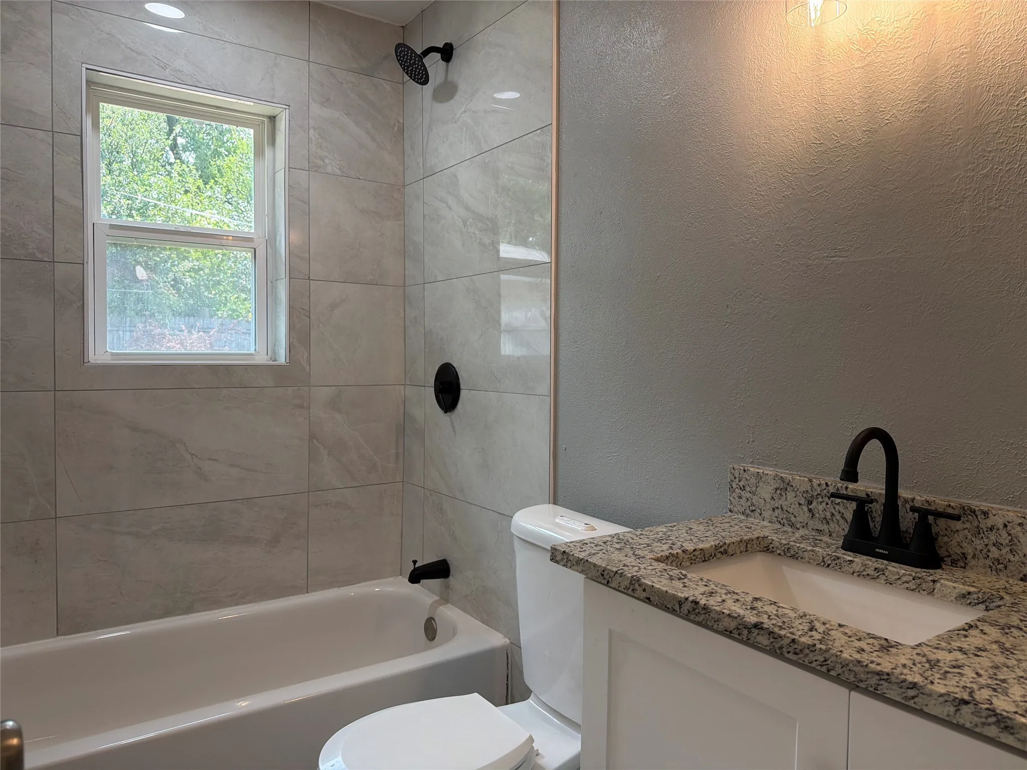Duplex For Rent in Tarrant County , 2505 Normont Circle, Fort Worth, Texas 76103, 2 Bedroom, 1 Bathroom, 1 Garage spaces, 784 Sqft, built in 1954, mls#21351607, Real Estate Agent in Fort Worth, Homes For Rent in Tarrant county, Homes For Rent in Fort Worth, Realtor in Fort Worth Texas, Real Estate Brokerage Independent Realty Texas, Luminita Cordes Realtor