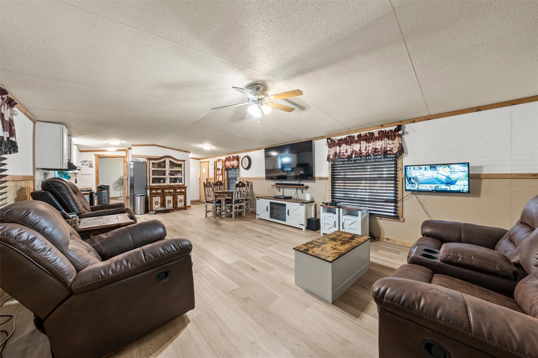 Manufactured Home For Sale in Mc Lennan County , 139 N 4th Street, Axtell, Texas 76624, 3 Bedroom, 2 Bathroom, 4 Garage spaces, 1,216 Sqft, built in 2006, mls#21357652, Real Estate Agent in Axtell, Homes For Sale in Mc Lennan county, Homes For Sale in Axtell, Realtor in Axtell Texas, Real Estate Brokerage Independent Realty Texas, Luminita Cordes Realtor