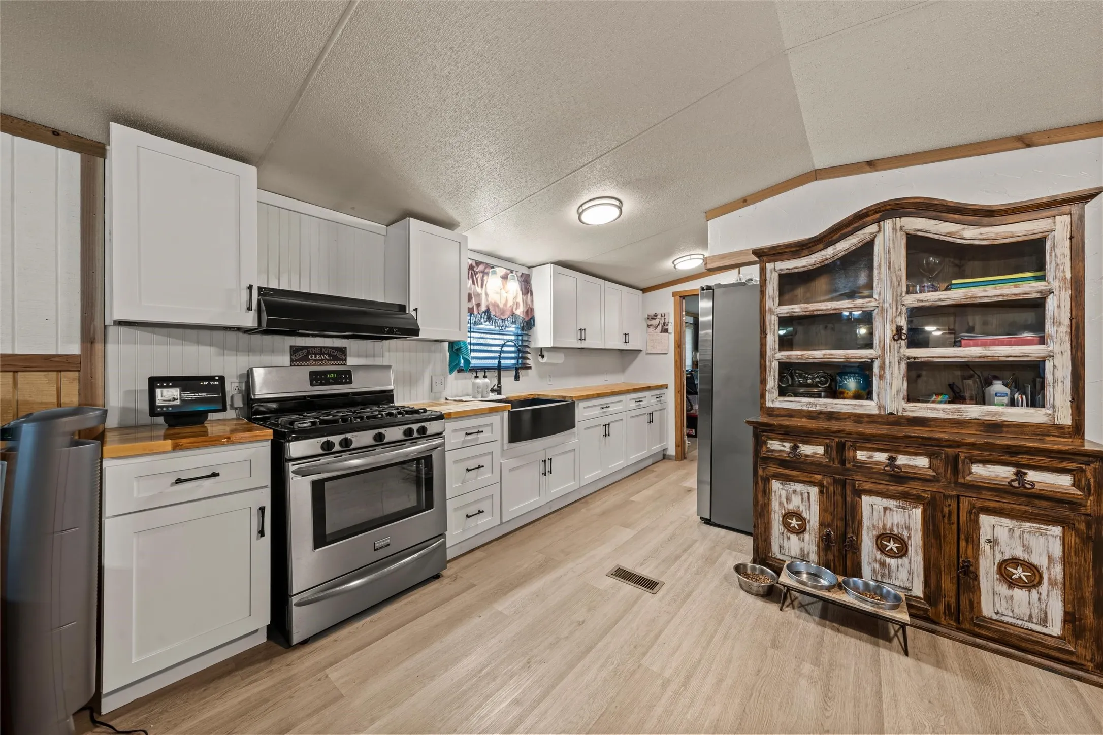 Manufactured Home For Sale in Mc Lennan County , 139 N 4th Street, Axtell, Texas 76624, 3 Bedroom, 2 Bathroom, 4 Garage spaces, 1,216 Sqft, built in 2006, mls#21357652, Real Estate Agent in Axtell, Homes For Sale in Mc Lennan county, Homes For Sale in Axtell, Realtor in Axtell Texas, Real Estate Brokerage Independent Realty Texas, Luminita Cordes Realtor
