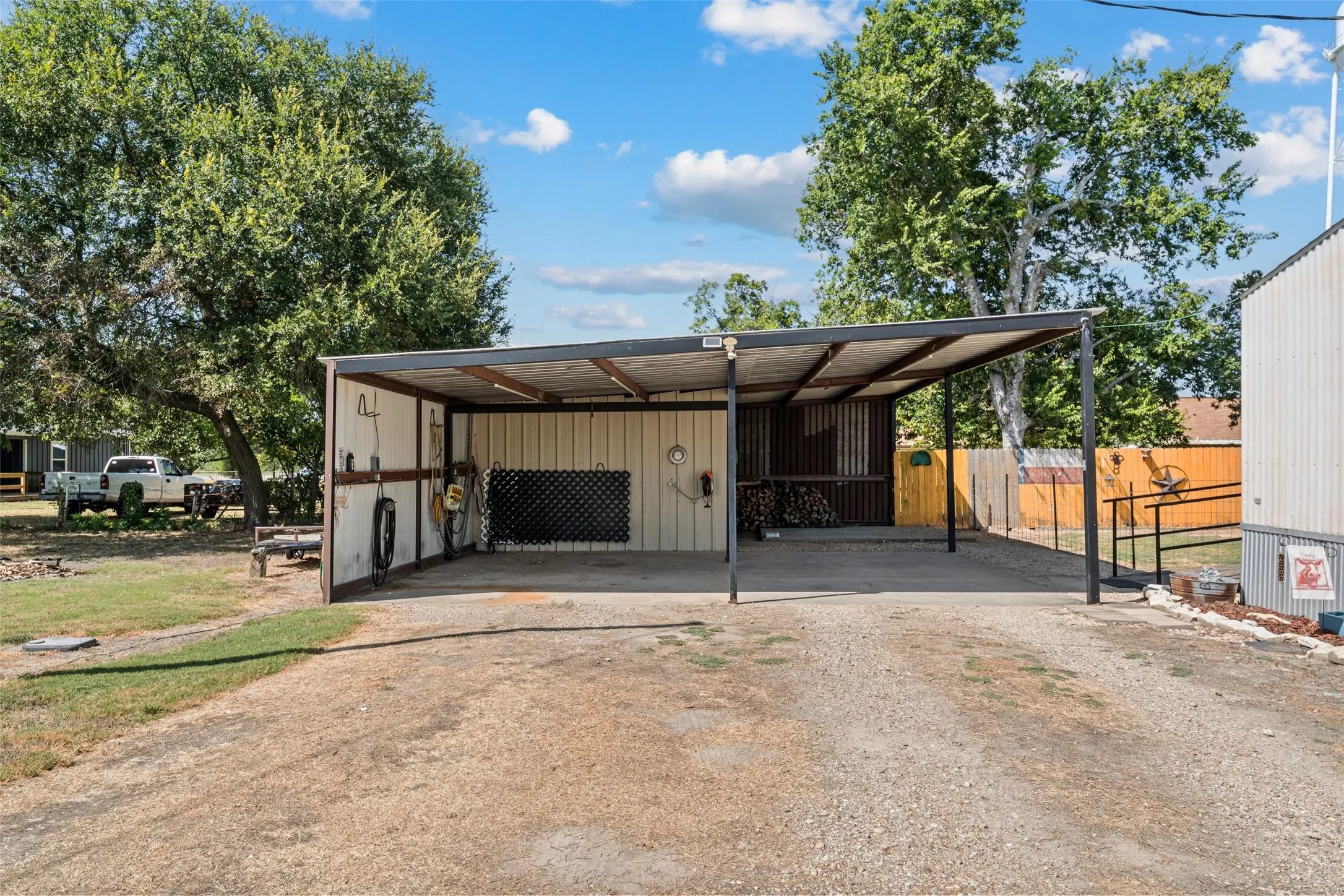 Manufactured Home For Sale in Mc Lennan County , 139 N 4th Street, Axtell, Texas 76624, 3 Bedroom, 2 Bathroom, 4 Garage spaces, 1,216 Sqft, built in 2006, mls#21357652, Real Estate Agent in Axtell, Homes For Sale in Mc Lennan county, Homes For Sale in Axtell, Realtor in Axtell Texas, Real Estate Brokerage Independent Realty Texas, Luminita Cordes Realtor