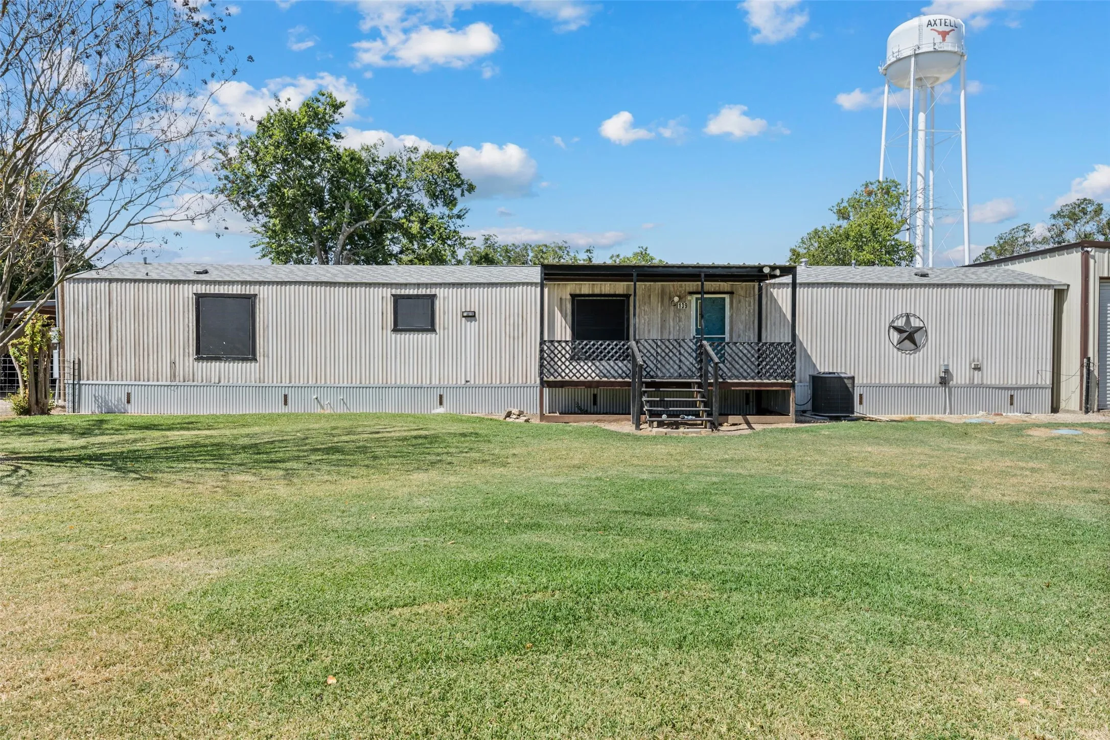 Manufactured Home For Sale in Mc Lennan County , 139 N 4th Street, Axtell, Texas 76624, 3 Bedroom, 2 Bathroom, 4 Garage spaces, 1,216 Sqft, built in 2006, mls#21357652, Real Estate Agent in Axtell, Homes For Sale in Mc Lennan county, Homes For Sale in Axtell, Realtor in Axtell Texas, Real Estate Brokerage Independent Realty Texas, Luminita Cordes Realtor