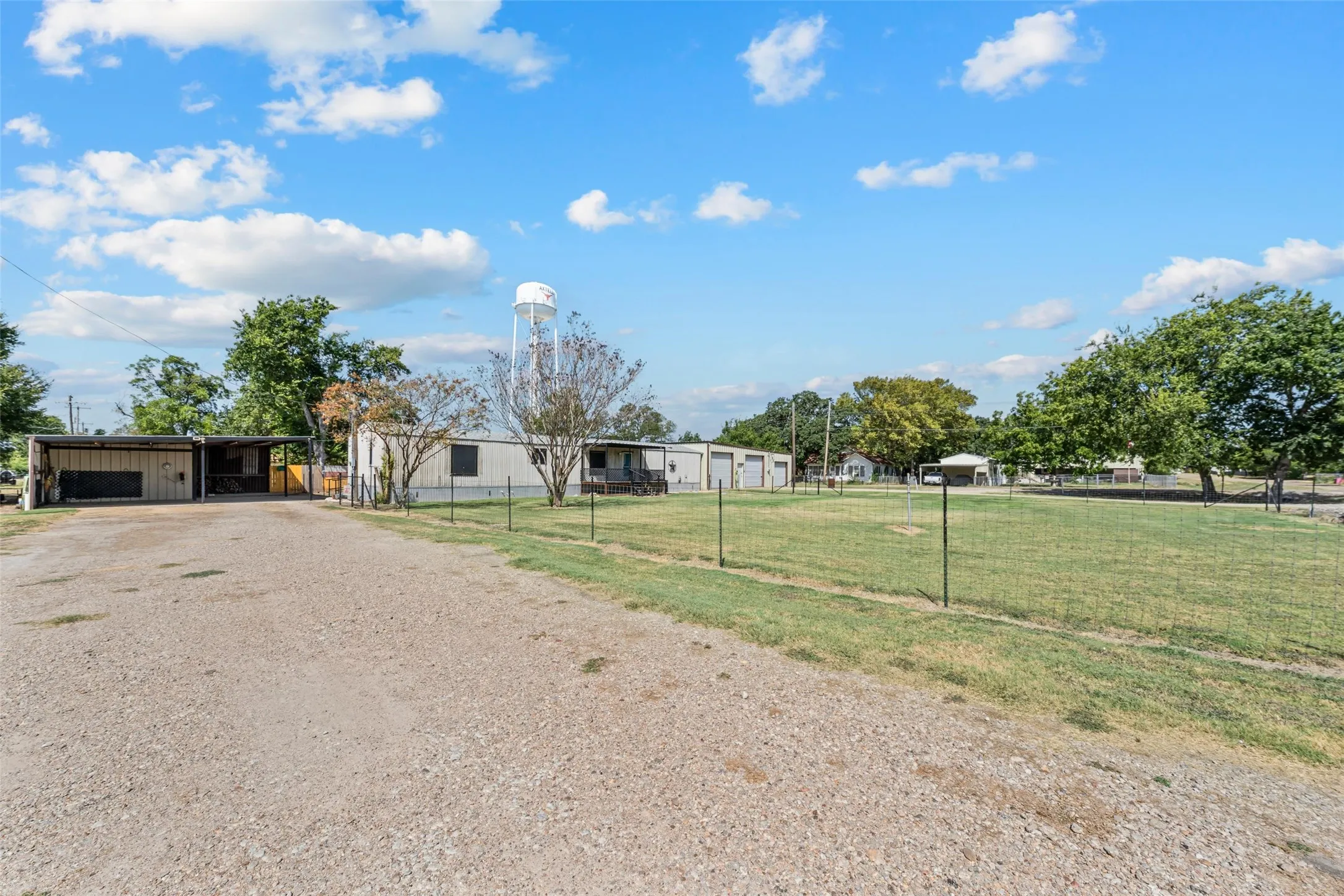 Manufactured Home For Sale in Mc Lennan County , 139 N 4th Street, Axtell, Texas 76624, 3 Bedroom, 2 Bathroom, 4 Garage spaces, 1,216 Sqft, built in 2006, mls#21357652, Real Estate Agent in Axtell, Homes For Sale in Mc Lennan county, Homes For Sale in Axtell, Realtor in Axtell Texas, Real Estate Brokerage Independent Realty Texas, Luminita Cordes Realtor