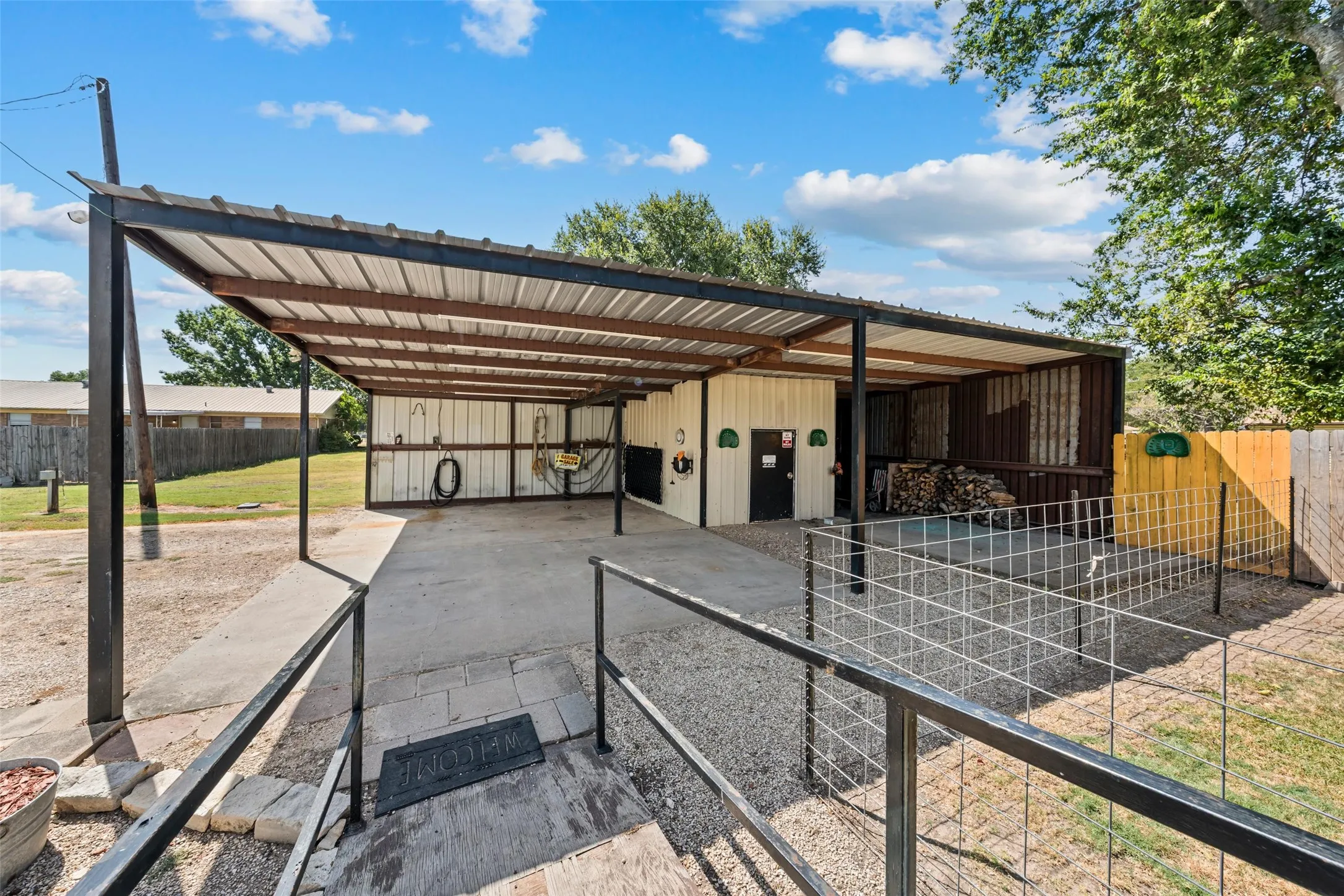 Manufactured Home For Sale in Mc Lennan County , 139 N 4th Street, Axtell, Texas 76624, 3 Bedroom, 2 Bathroom, 4 Garage spaces, 1,216 Sqft, built in 2006, mls#21357652, Real Estate Agent in Axtell, Homes For Sale in Mc Lennan county, Homes For Sale in Axtell, Realtor in Axtell Texas, Real Estate Brokerage Independent Realty Texas, Luminita Cordes Realtor