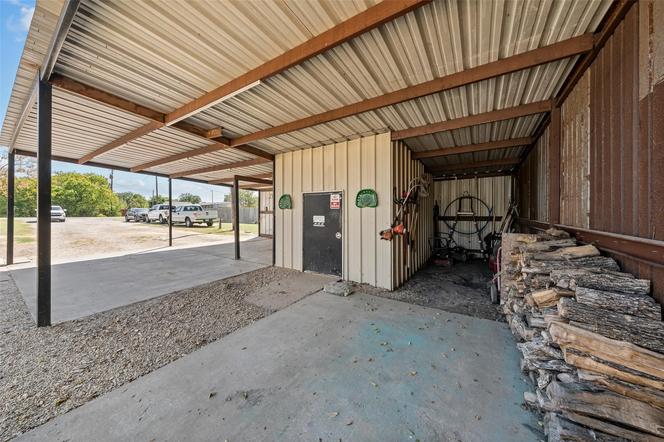 Manufactured Home For Sale in Mc Lennan County , 139 N 4th Street, Axtell, Texas 76624, 3 Bedroom, 2 Bathroom, 4 Garage spaces, 1,216 Sqft, built in 2006, mls#21357652, Real Estate Agent in Axtell, Homes For Sale in Mc Lennan county, Homes For Sale in Axtell, Realtor in Axtell Texas, Real Estate Brokerage Independent Realty Texas, Luminita Cordes Realtor
