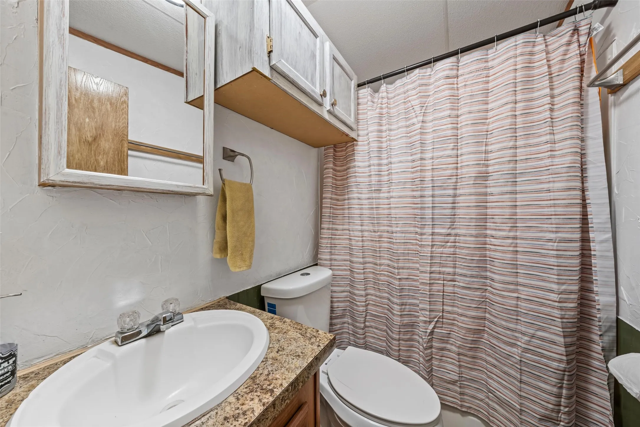 Manufactured Home For Sale in Mc Lennan County , 139 N 4th Street, Axtell, Texas 76624, 3 Bedroom, 2 Bathroom, 4 Garage spaces, 1,216 Sqft, built in 2006, mls#21357652, Real Estate Agent in Axtell, Homes For Sale in Mc Lennan county, Homes For Sale in Axtell, Realtor in Axtell Texas, Real Estate Brokerage Independent Realty Texas, Luminita Cordes Realtor