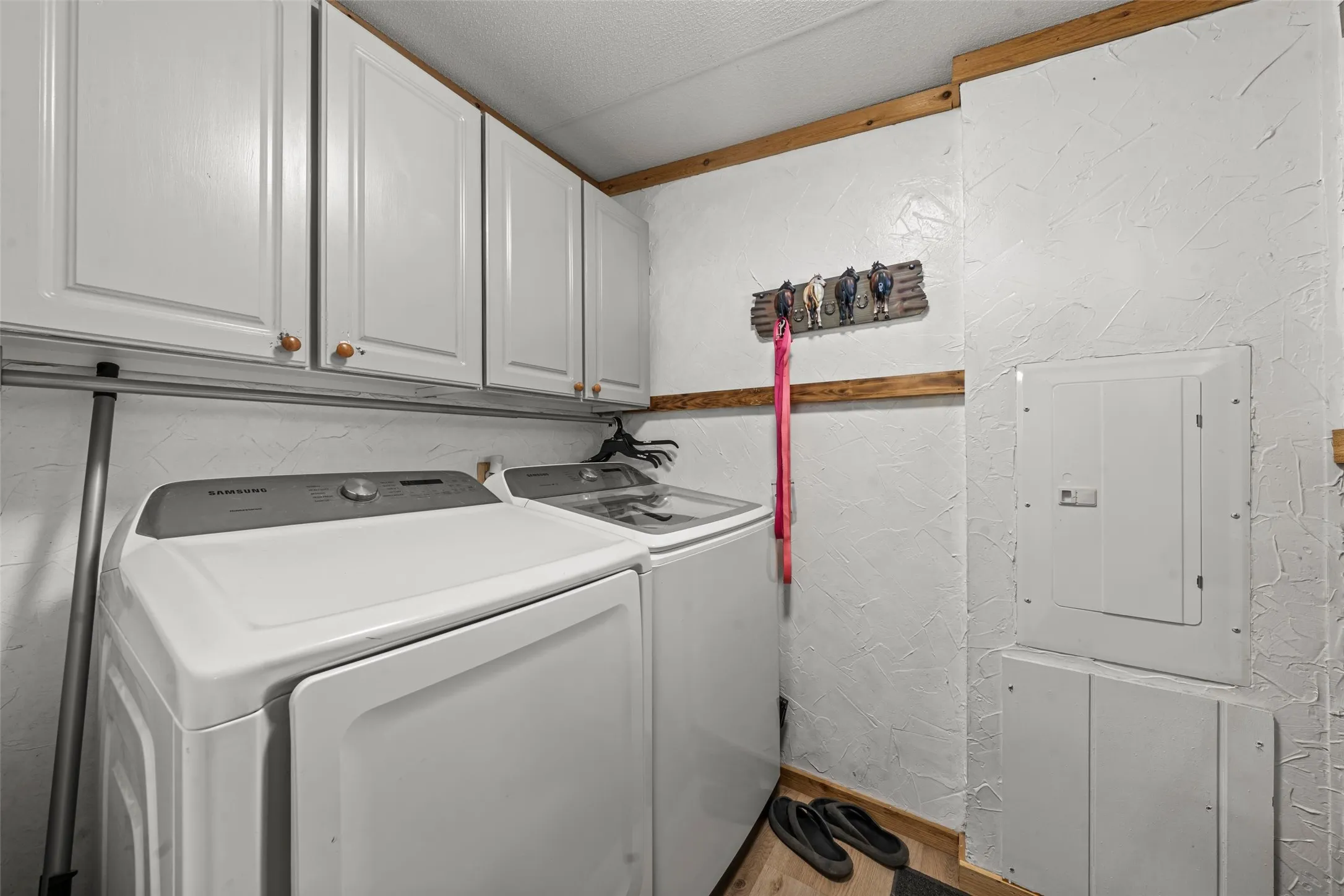 Manufactured Home For Sale in Mc Lennan County , 139 N 4th Street, Axtell, Texas 76624, 3 Bedroom, 2 Bathroom, 4 Garage spaces, 1,216 Sqft, built in 2006, mls#21357652, Real Estate Agent in Axtell, Homes For Sale in Mc Lennan county, Homes For Sale in Axtell, Realtor in Axtell Texas, Real Estate Brokerage Independent Realty Texas, Luminita Cordes Realtor