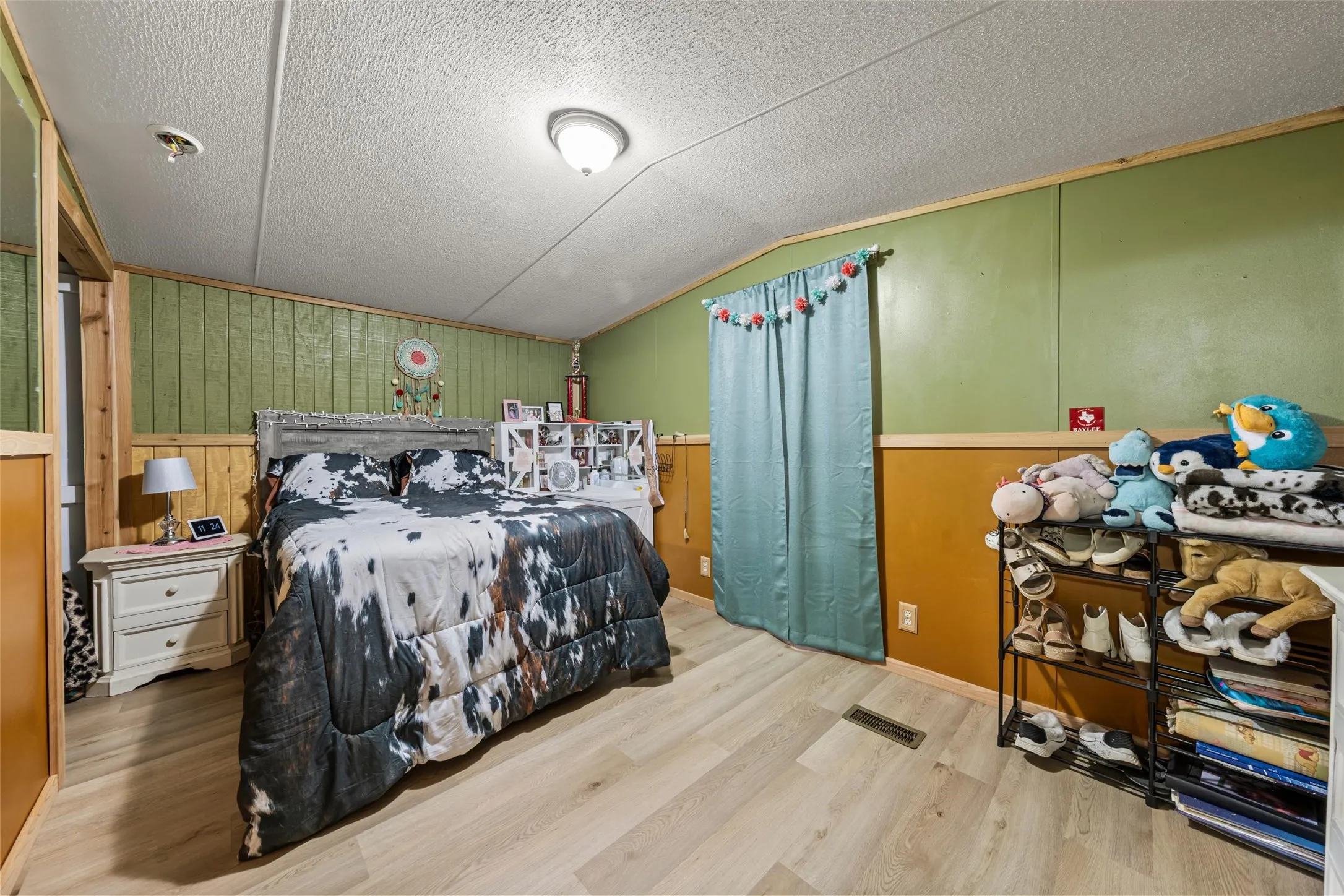 Manufactured Home For Sale in Mc Lennan County , 139 N 4th Street, Axtell, Texas 76624, 3 Bedroom, 2 Bathroom, 4 Garage spaces, 1,216 Sqft, built in 2006, mls#21357652, Real Estate Agent in Axtell, Homes For Sale in Mc Lennan county, Homes For Sale in Axtell, Realtor in Axtell Texas, Real Estate Brokerage Independent Realty Texas, Luminita Cordes Realtor