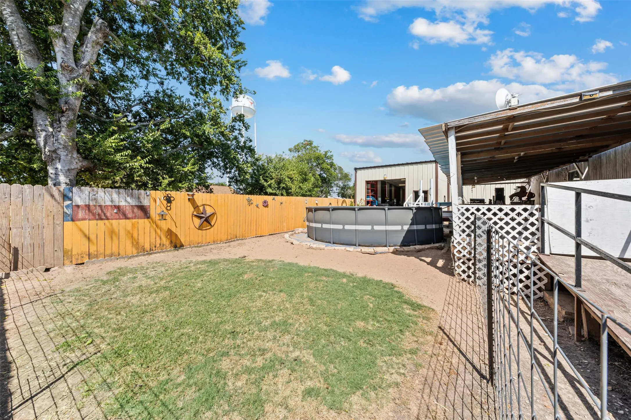 Manufactured Home For Sale in Mc Lennan County , 139 N 4th Street, Axtell, Texas 76624, 3 Bedroom, 2 Bathroom, 4 Garage spaces, 1,216 Sqft, built in 2006, mls#21357652, Real Estate Agent in Axtell, Homes For Sale in Mc Lennan county, Homes For Sale in Axtell, Realtor in Axtell Texas, Real Estate Brokerage Independent Realty Texas, Luminita Cordes Realtor