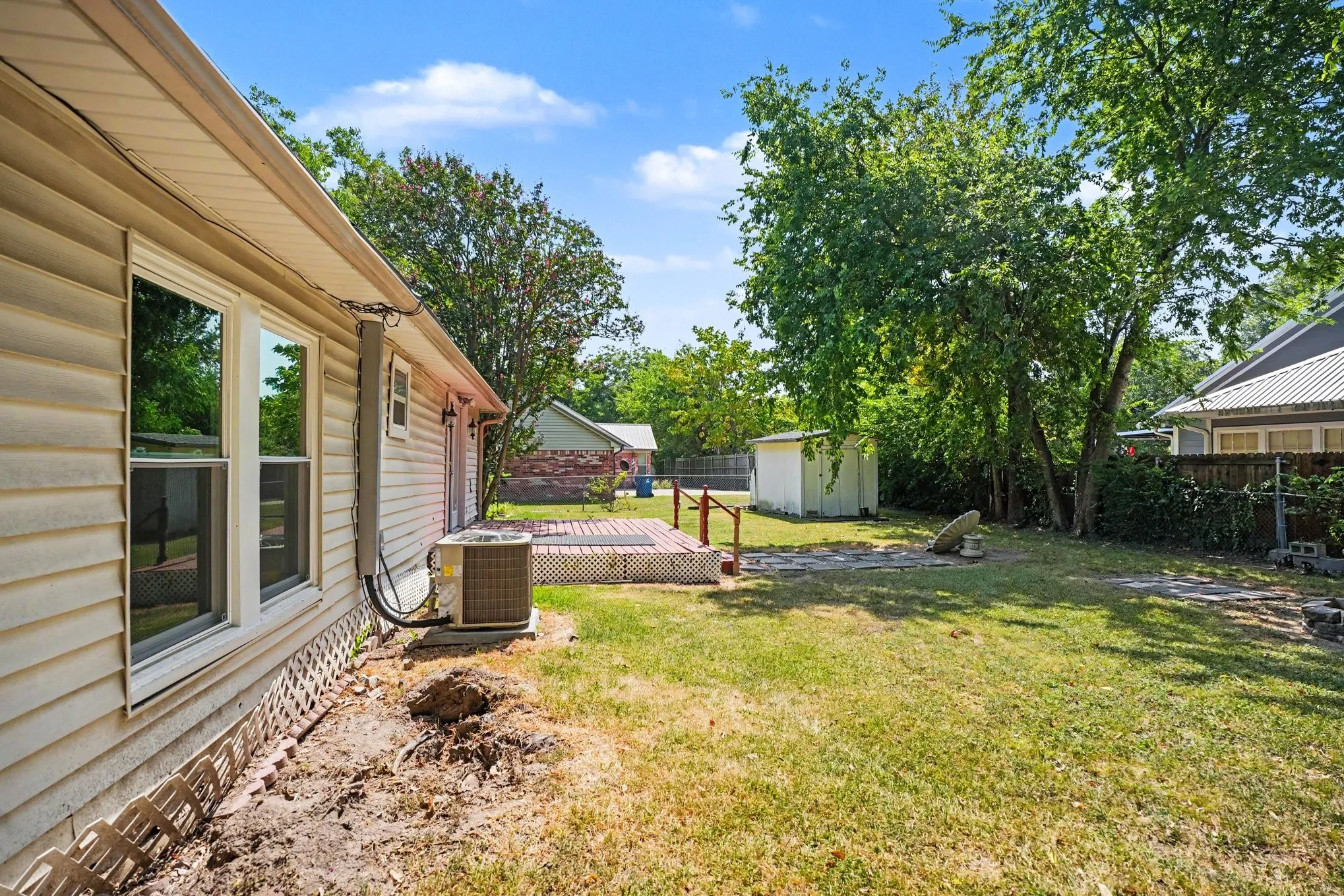 Single Family Residence For Sale in Kaufman County , 407 W 4th Street, Kaufman, Texas 75142, 3 Bedroom, 2 Bathroom, Garage spaces, 1,500 Sqft, built in 1960, mls#21350577, Real Estate Agent in Kaufman, Homes For Sale in Kaufman county, Homes For Sale in Kaufman, Realtor in Kaufman Texas, Real Estate Brokerage Independent Realty Texas, Luminita Cordes Realtor