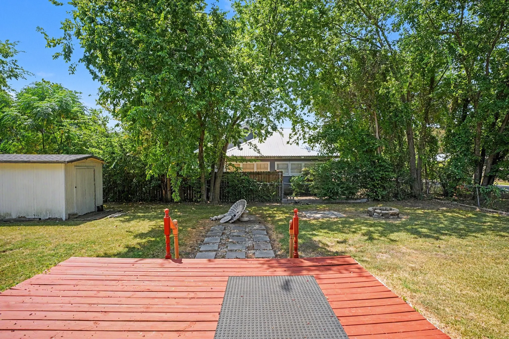 Single Family Residence For Sale in Kaufman County , 407 W 4th Street, Kaufman, Texas 75142, 3 Bedroom, 2 Bathroom, Garage spaces, 1,500 Sqft, built in 1960, mls#21350577, Real Estate Agent in Kaufman, Homes For Sale in Kaufman county, Homes For Sale in Kaufman, Realtor in Kaufman Texas, Real Estate Brokerage Independent Realty Texas, Luminita Cordes Realtor