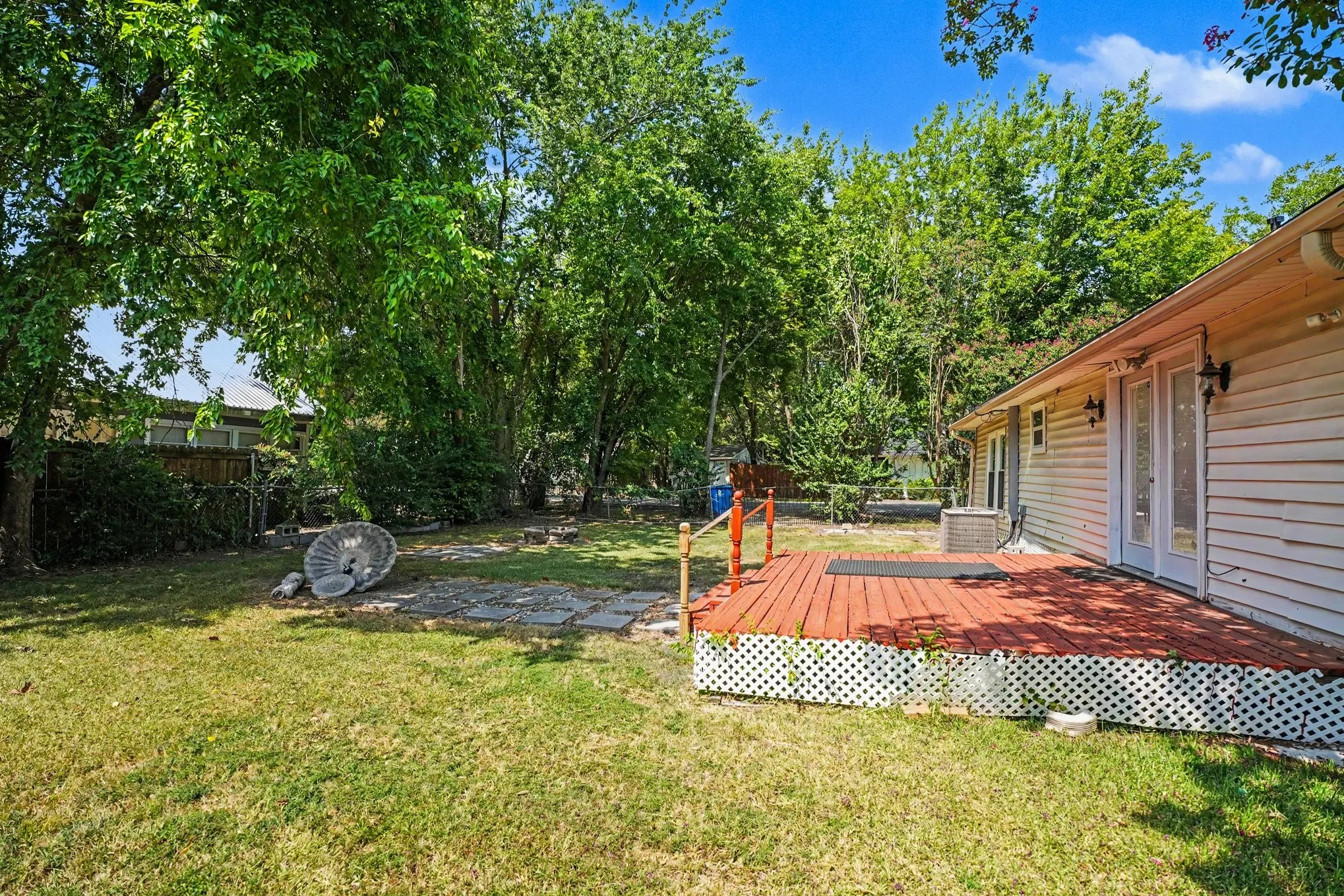 Single Family Residence For Sale in Kaufman County , 407 W 4th Street, Kaufman, Texas 75142, 3 Bedroom, 2 Bathroom, Garage spaces, 1,500 Sqft, built in 1960, mls#21350577, Real Estate Agent in Kaufman, Homes For Sale in Kaufman county, Homes For Sale in Kaufman, Realtor in Kaufman Texas, Real Estate Brokerage Independent Realty Texas, Luminita Cordes Realtor