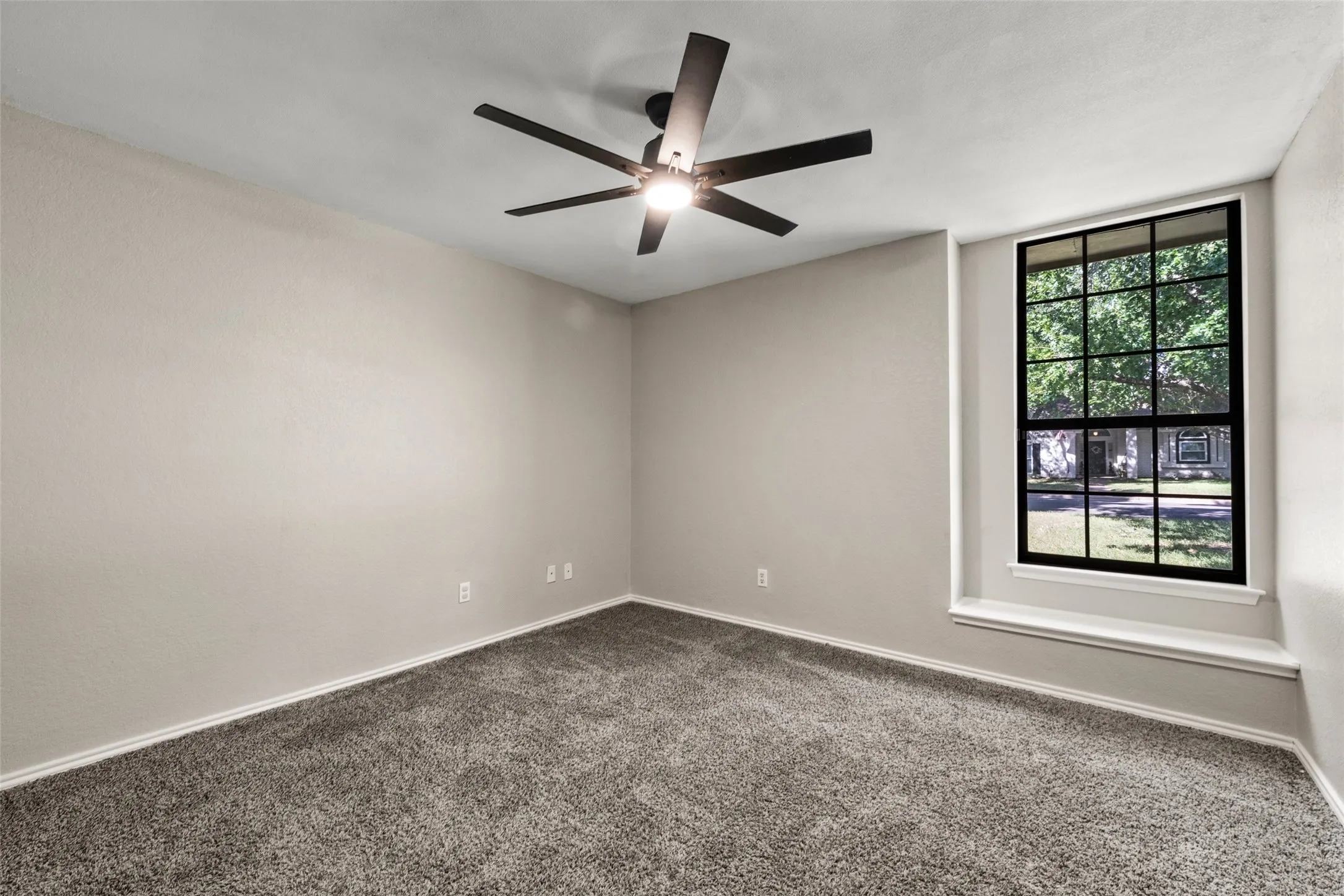 Single Family Residence For Sale in Mc Lennan County , 209 Bonham Drive, Hewitt, Texas 76643, 3 Bedroom, 2 Bathroom, 2 Garage spaces, 1,774 Sqft, built in 1987, mls#21357619, Real Estate Agent in Hewitt, Homes For Sale in Mc Lennan county, Homes For Sale in Hewitt, Realtor in Hewitt Texas, Real Estate Brokerage Independent Realty Texas, Luminita Cordes Realtor