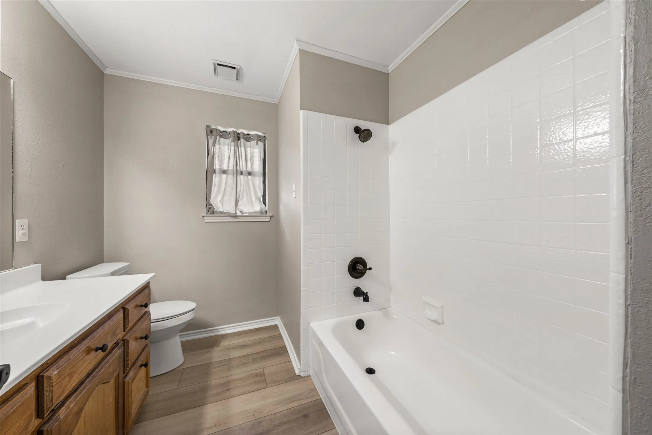 Single Family Residence For Sale in Mc Lennan County , 209 Bonham Drive, Hewitt, Texas 76643, 3 Bedroom, 2 Bathroom, 2 Garage spaces, 1,774 Sqft, built in 1987, mls#21357619, Real Estate Agent in Hewitt, Homes For Sale in Mc Lennan county, Homes For Sale in Hewitt, Realtor in Hewitt Texas, Real Estate Brokerage Independent Realty Texas, Luminita Cordes Realtor
