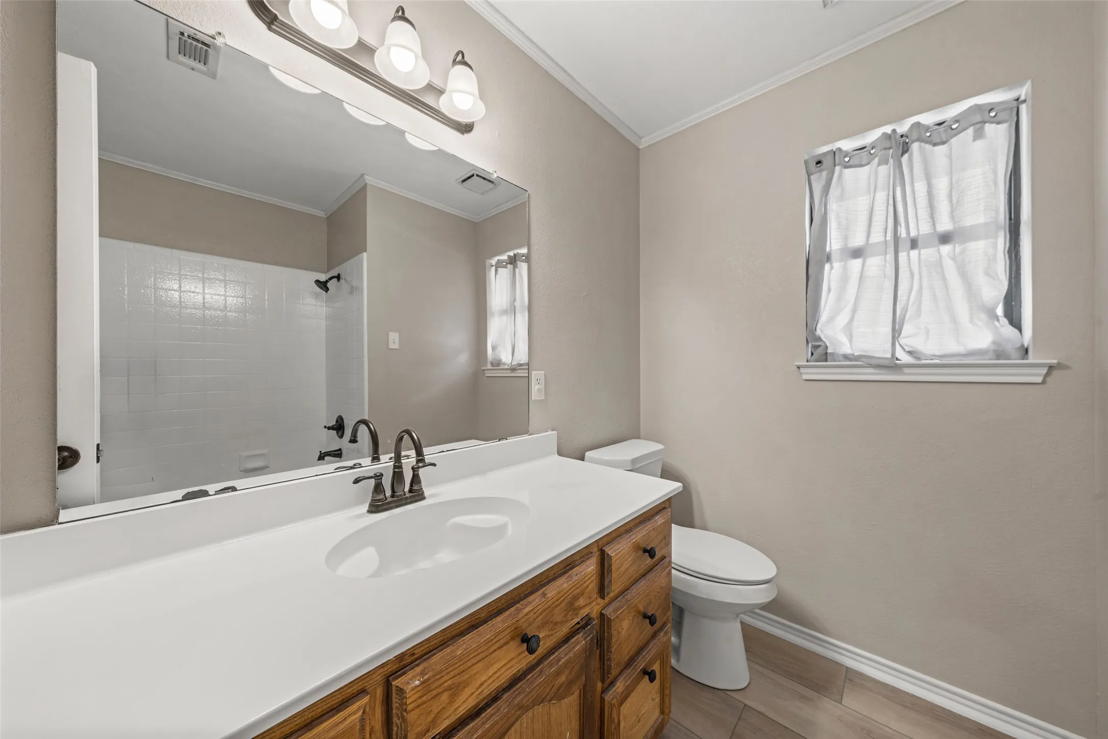 Single Family Residence For Sale in Mc Lennan County , 209 Bonham Drive, Hewitt, Texas 76643, 3 Bedroom, 2 Bathroom, 2 Garage spaces, 1,774 Sqft, built in 1987, mls#21357619, Real Estate Agent in Hewitt, Homes For Sale in Mc Lennan county, Homes For Sale in Hewitt, Realtor in Hewitt Texas, Real Estate Brokerage Independent Realty Texas, Luminita Cordes Realtor