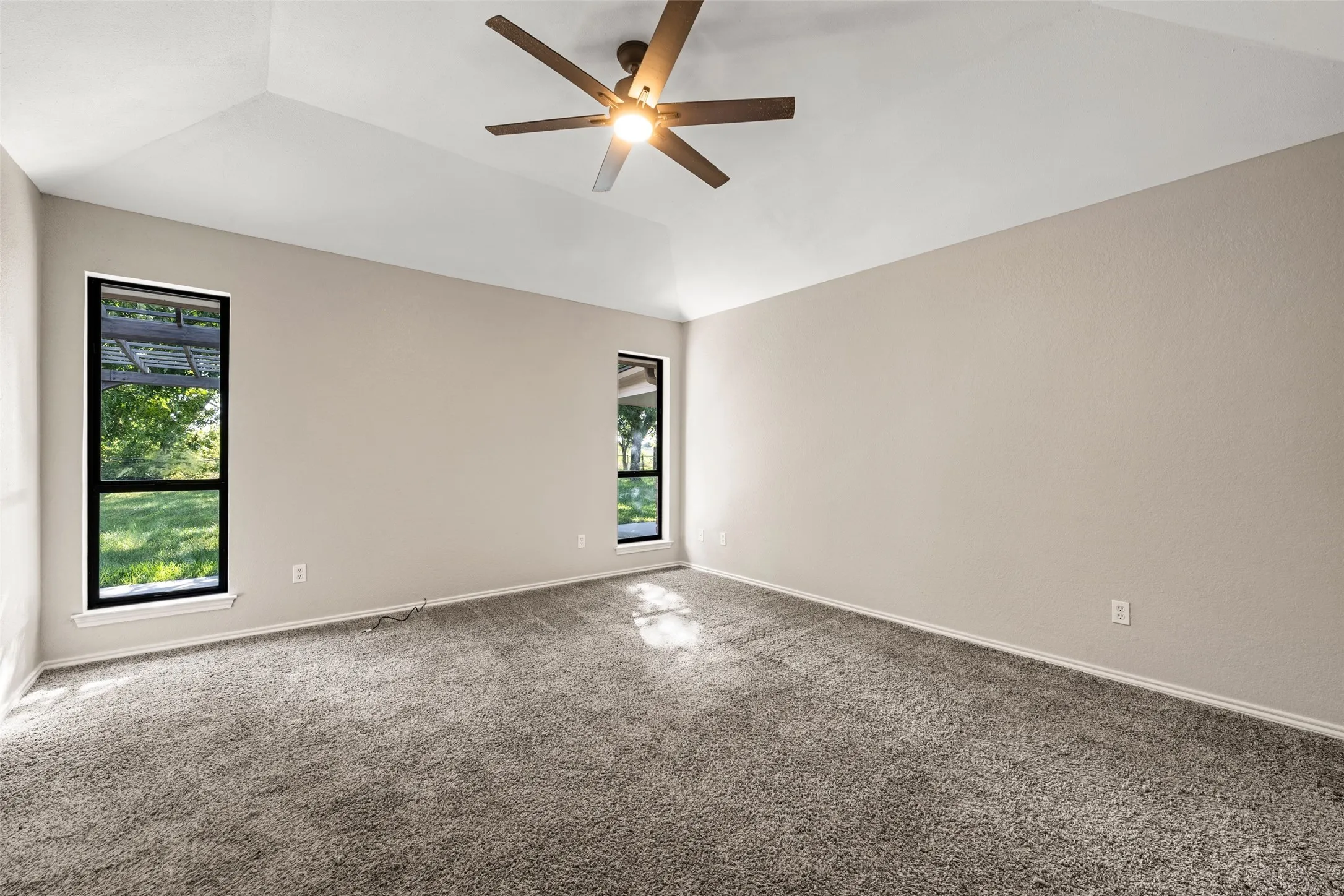 Single Family Residence For Sale in Mc Lennan County , 209 Bonham Drive, Hewitt, Texas 76643, 3 Bedroom, 2 Bathroom, 2 Garage spaces, 1,774 Sqft, built in 1987, mls#21357619, Real Estate Agent in Hewitt, Homes For Sale in Mc Lennan county, Homes For Sale in Hewitt, Realtor in Hewitt Texas, Real Estate Brokerage Independent Realty Texas, Luminita Cordes Realtor