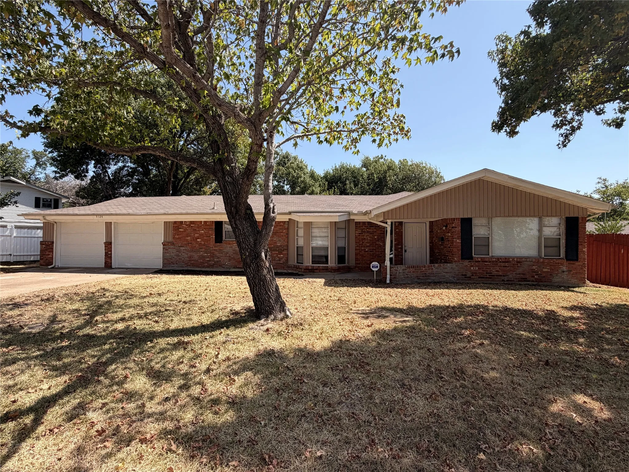 Single Family Residence For Rent in Tarrant County , 5124 Bob Drive, North Richland Hills, Texas 76180, 4 Bedroom, 2 Bathroom, 2 Garage spaces, 1,992 Sqft, built in 1959, Price $2,195, mls#21358094, Real Estate Agent in North Richland Hills, Homes For Rent in Tarrant county, Homes For Rent in North Richland Hills, Realtor in North Richland Hills Texas, Real Estate Brokerage Independent Realty Texas, Luminita Cordes Realtor