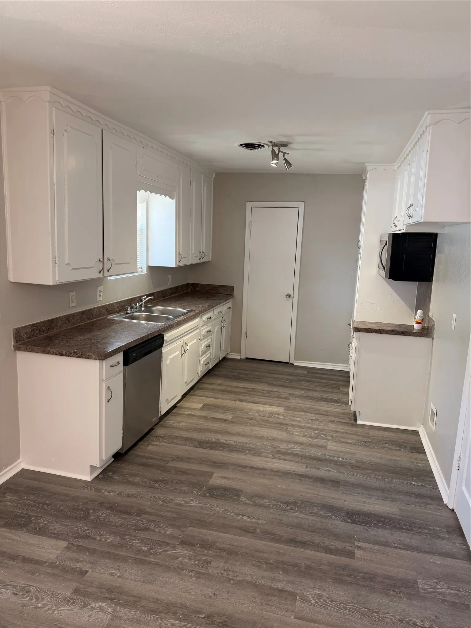 Single Family Residence For Rent in Tarrant County , 5124 Bob Drive, North Richland Hills, Texas 76180, 4 Bedroom, 2 Bathroom, 2 Garage spaces, 1,992 Sqft, built in 1959, Price $2,195, mls#21358094, Real Estate Agent in North Richland Hills, Homes For Rent in Tarrant county, Homes For Rent in North Richland Hills, Realtor in North Richland Hills Texas, Real Estate Brokerage Independent Realty Texas, Luminita Cordes Realtor