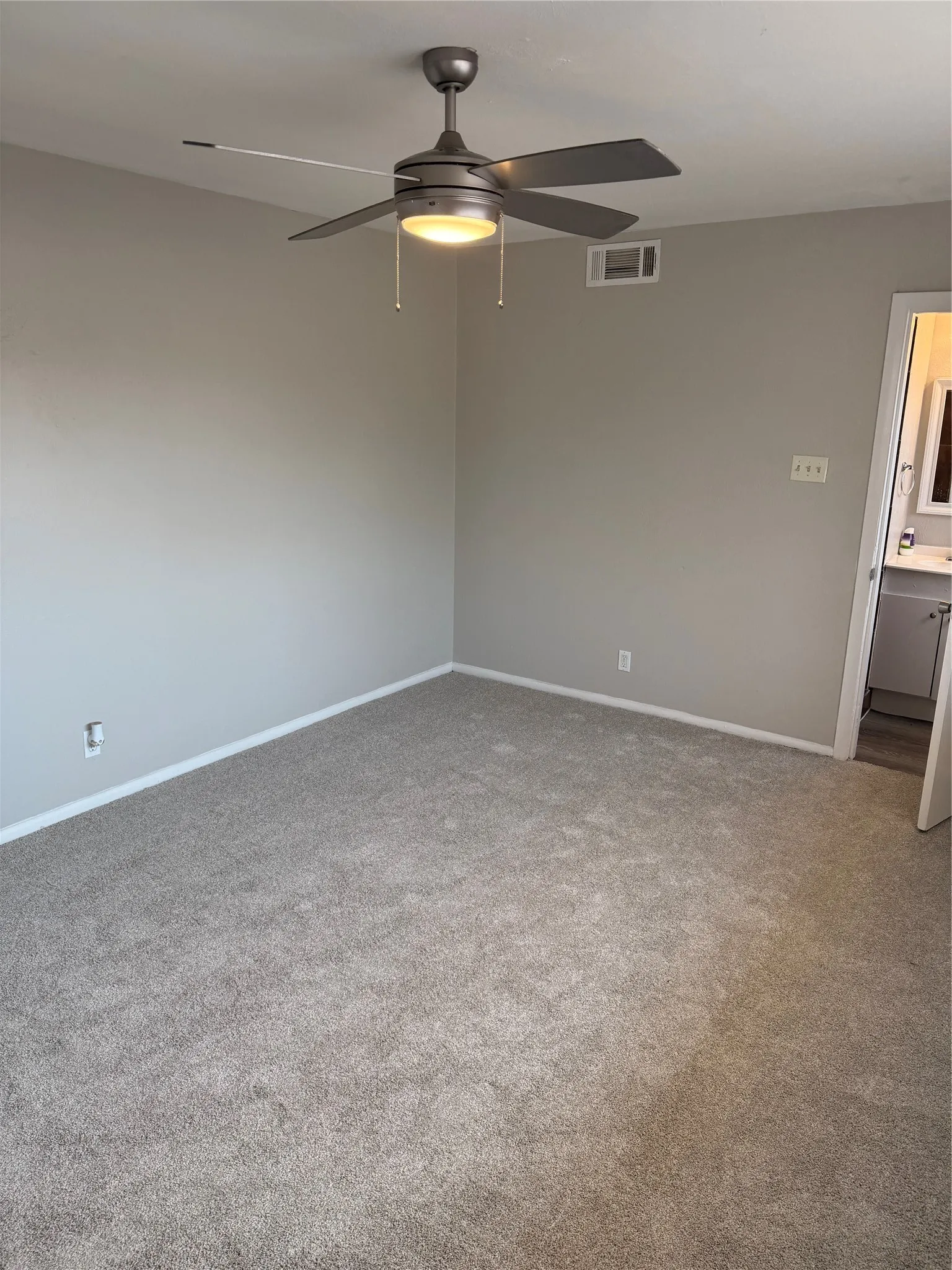 Single Family Residence For Rent in Tarrant County , 5124 Bob Drive, North Richland Hills, Texas 76180, 4 Bedroom, 2 Bathroom, 2 Garage spaces, 1,992 Sqft, built in 1959, Price $2,195, mls#21358094, Real Estate Agent in North Richland Hills, Homes For Rent in Tarrant county, Homes For Rent in North Richland Hills, Realtor in North Richland Hills Texas, Real Estate Brokerage Independent Realty Texas, Luminita Cordes Realtor