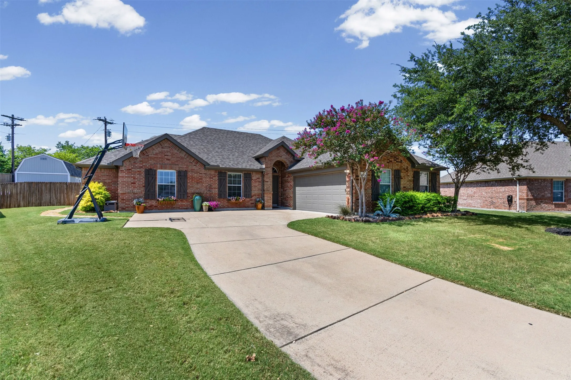 Single Family Residence For Sale in Ellis County , 6401 Orange Blossom Drive, Midlothian, Texas 76065, 3 Bedroom, 2 Bathroom, 2 Garage spaces, 1,776 Sqft, built in 2006, mls#21337334, Real Estate Agent in Midlothian, Homes For Sale in Ellis county, Homes For Sale in Midlothian, Realtor in Midlothian Texas, Real Estate Brokerage Independent Realty Texas, Luminita Cordes Realtor