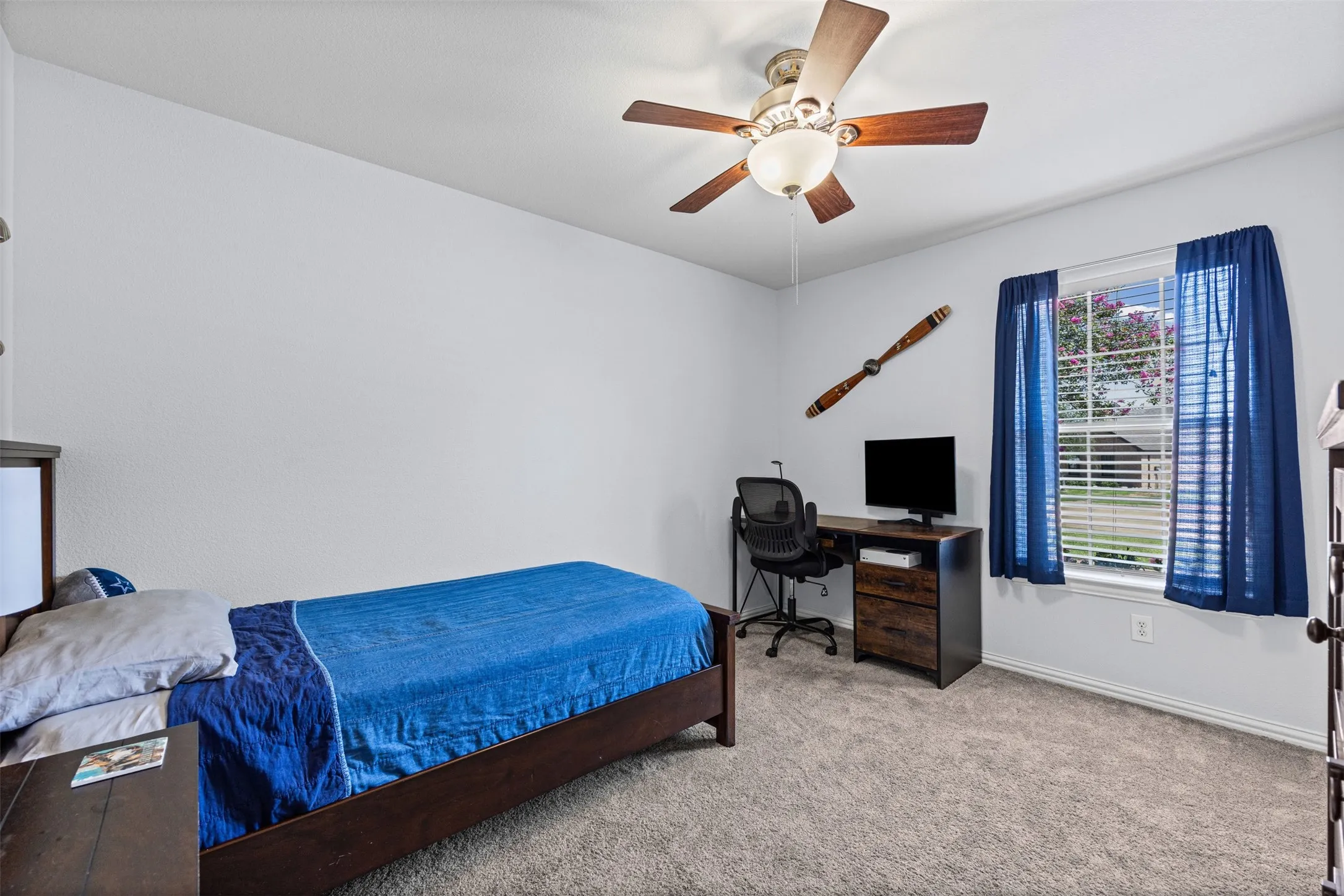 Single Family Residence For Sale in Ellis County , 6401 Orange Blossom Drive, Midlothian, Texas 76065, 3 Bedroom, 2 Bathroom, 2 Garage spaces, 1,776 Sqft, built in 2006, mls#21337334, Real Estate Agent in Midlothian, Homes For Sale in Ellis county, Homes For Sale in Midlothian, Realtor in Midlothian Texas, Real Estate Brokerage Independent Realty Texas, Luminita Cordes Realtor